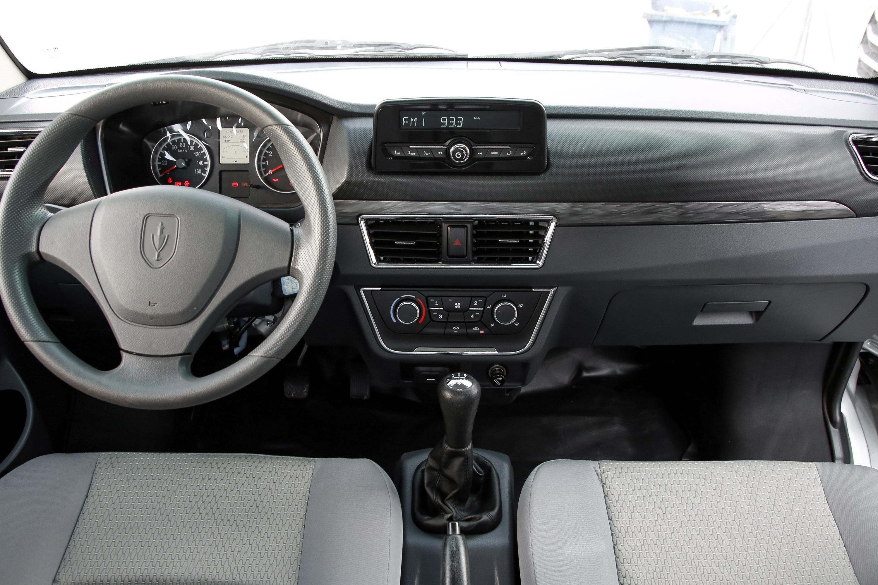 2020款 金杯t50 1.6l 手动 后排双轮创富版3.4米 国vi内饰