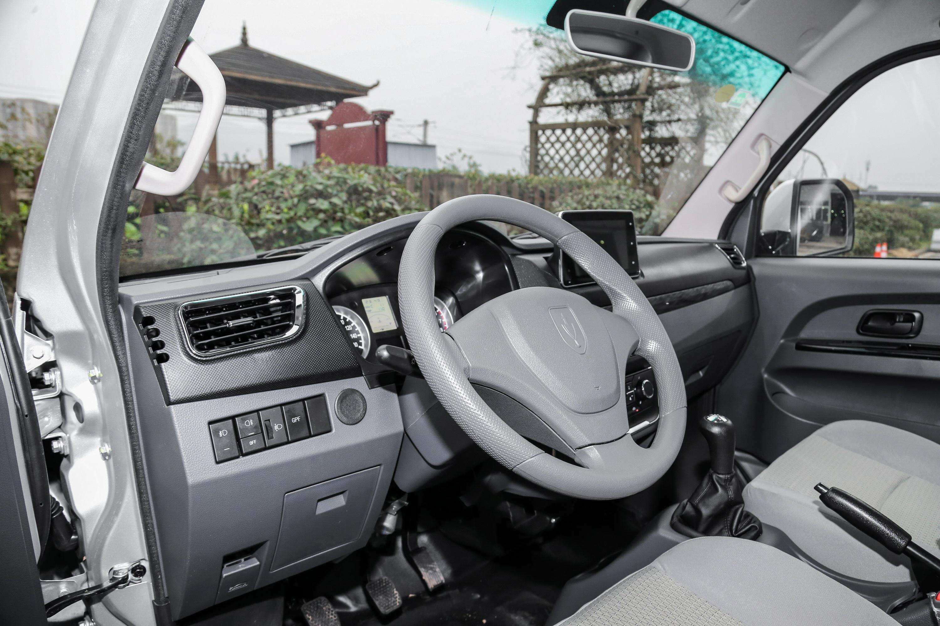 2021款 金杯t50s 1.6l 手动 标准型3.6米内饰