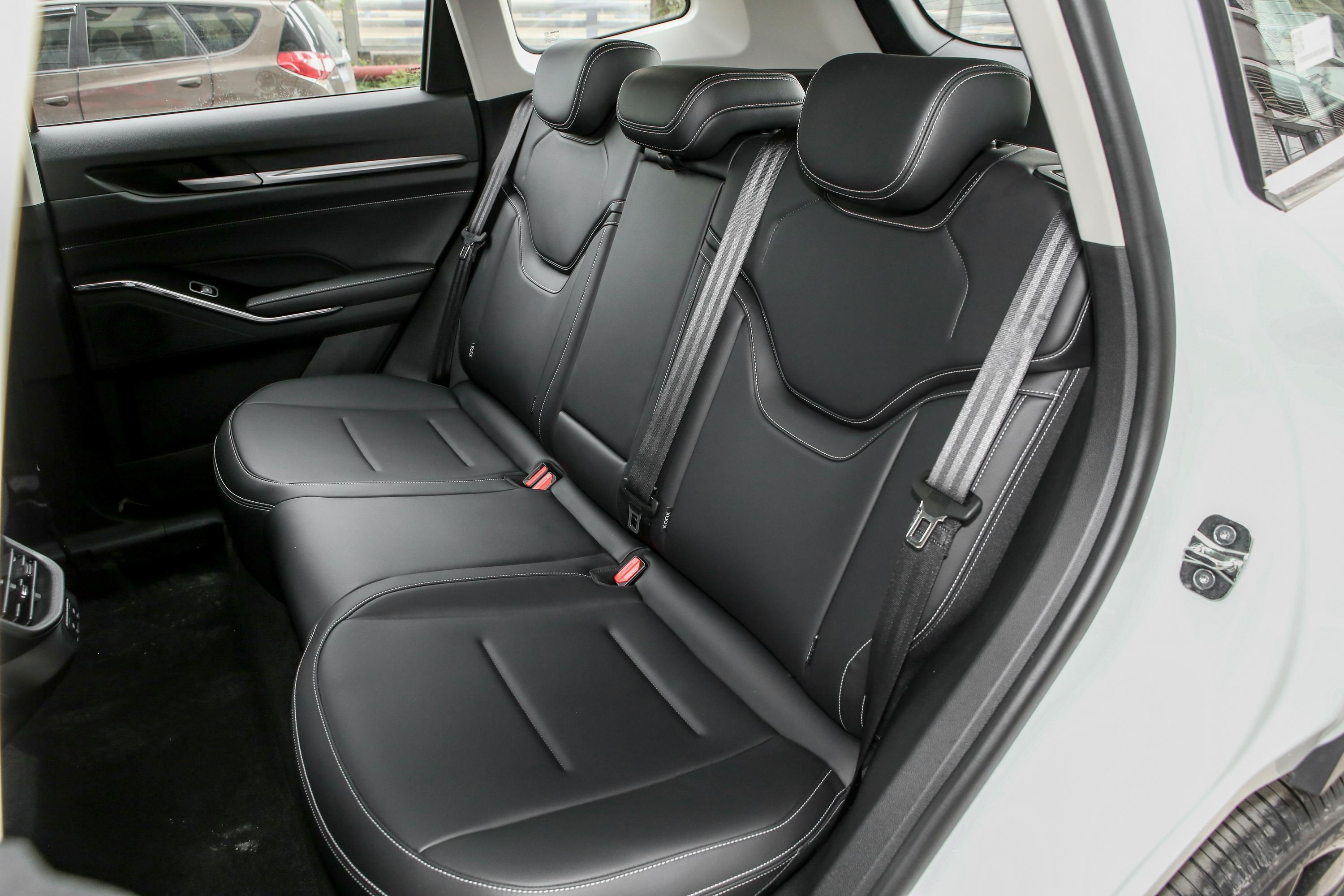 2021款 哈弗h6 第三代 2.0t 双离合 两驱 max空间