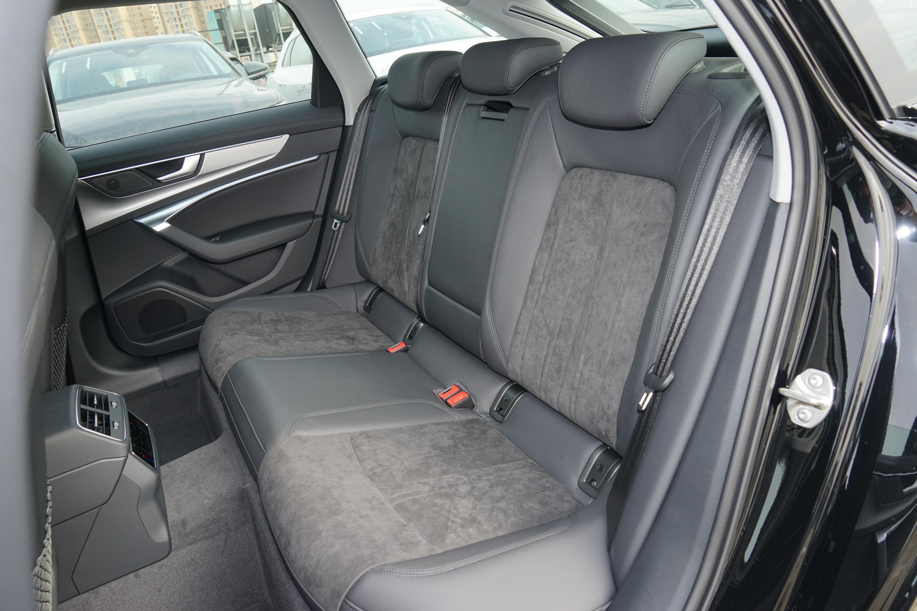 2021款 奥迪a6 avant 先锋派 40 tfsi 豪华动感型空间