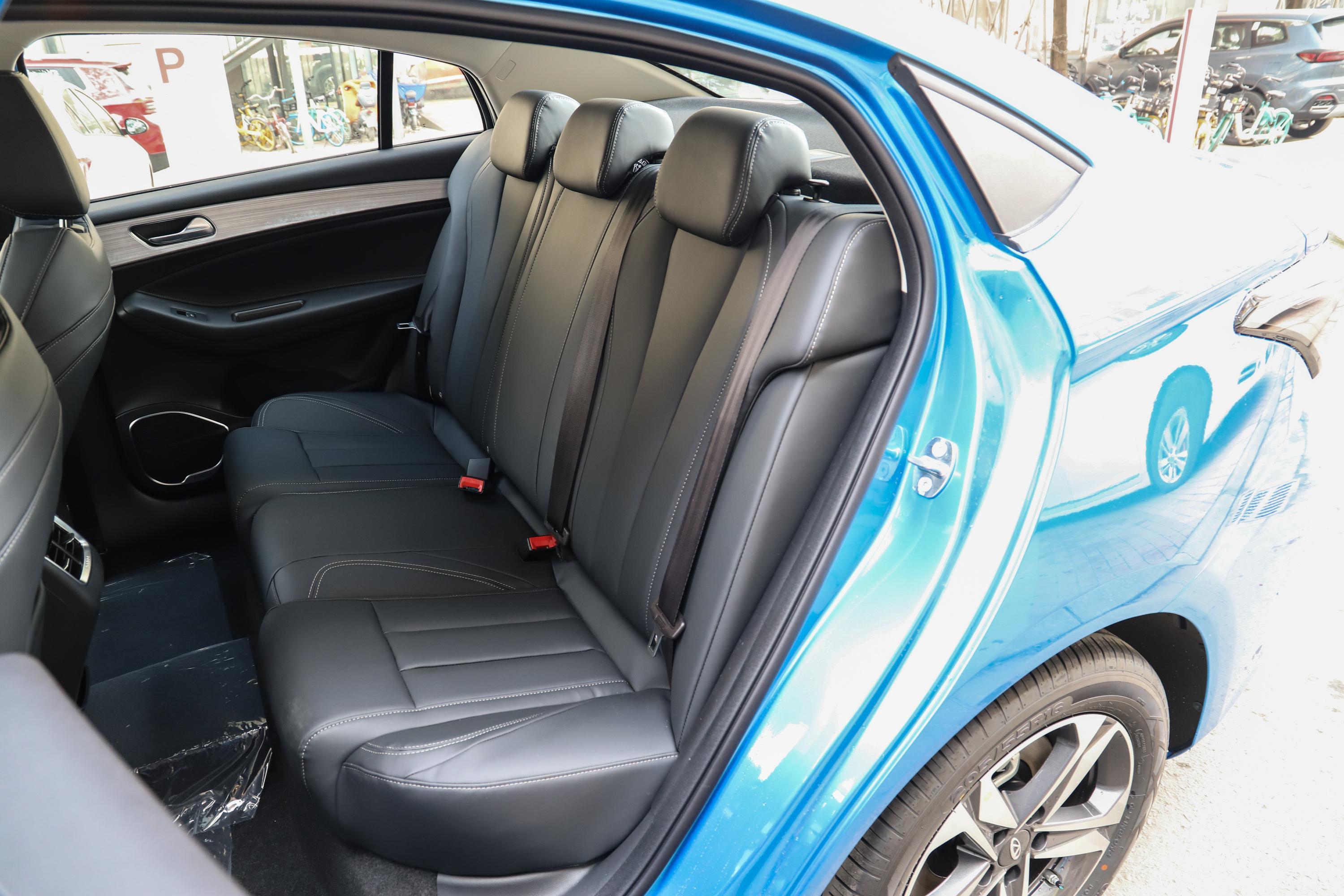 2021款 艾瑞泽5 plus 小泽 1.5l cvt 享plus空间