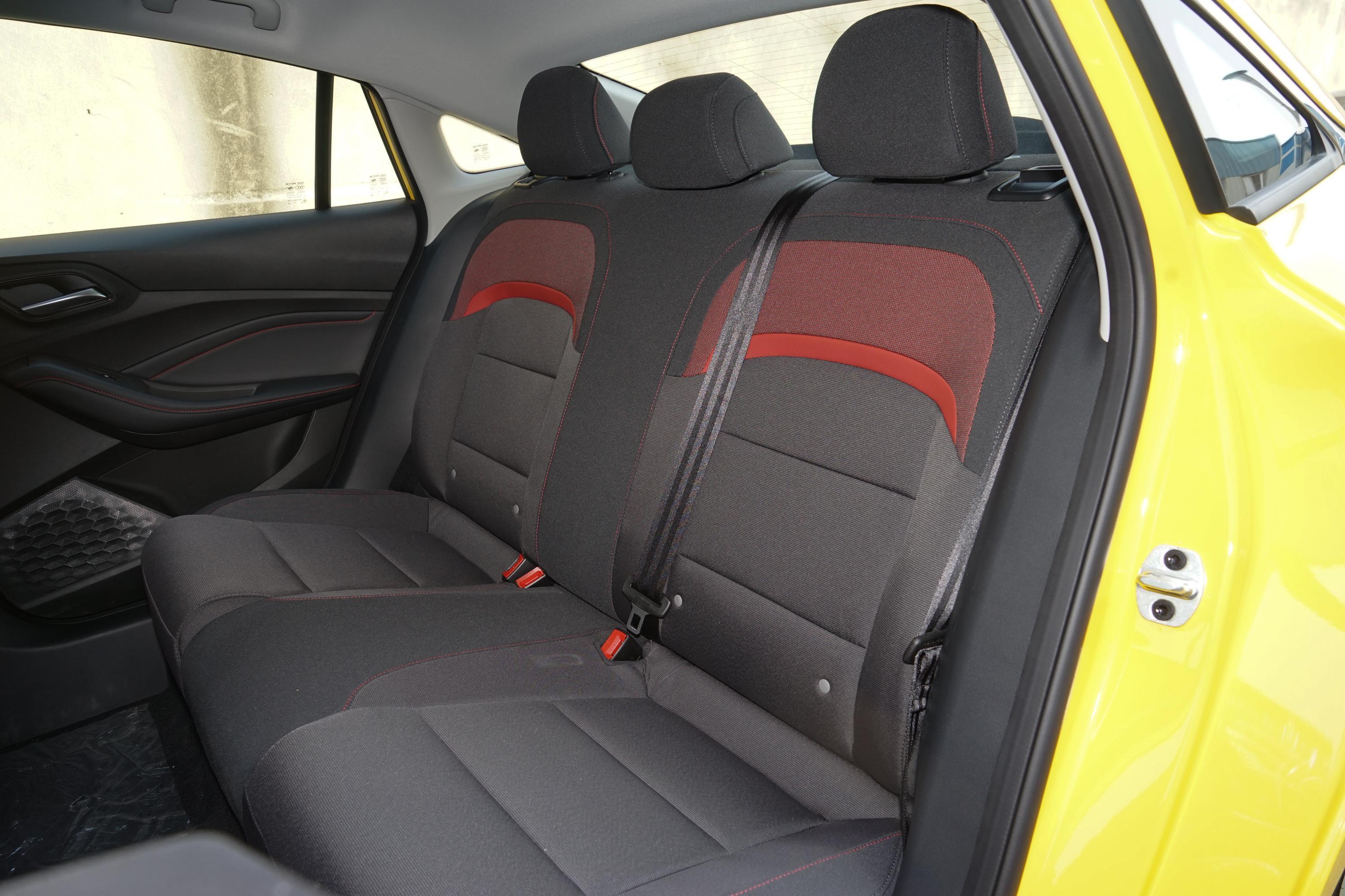 2021款 名爵5 180dvvt 手动 青春风尚版空间