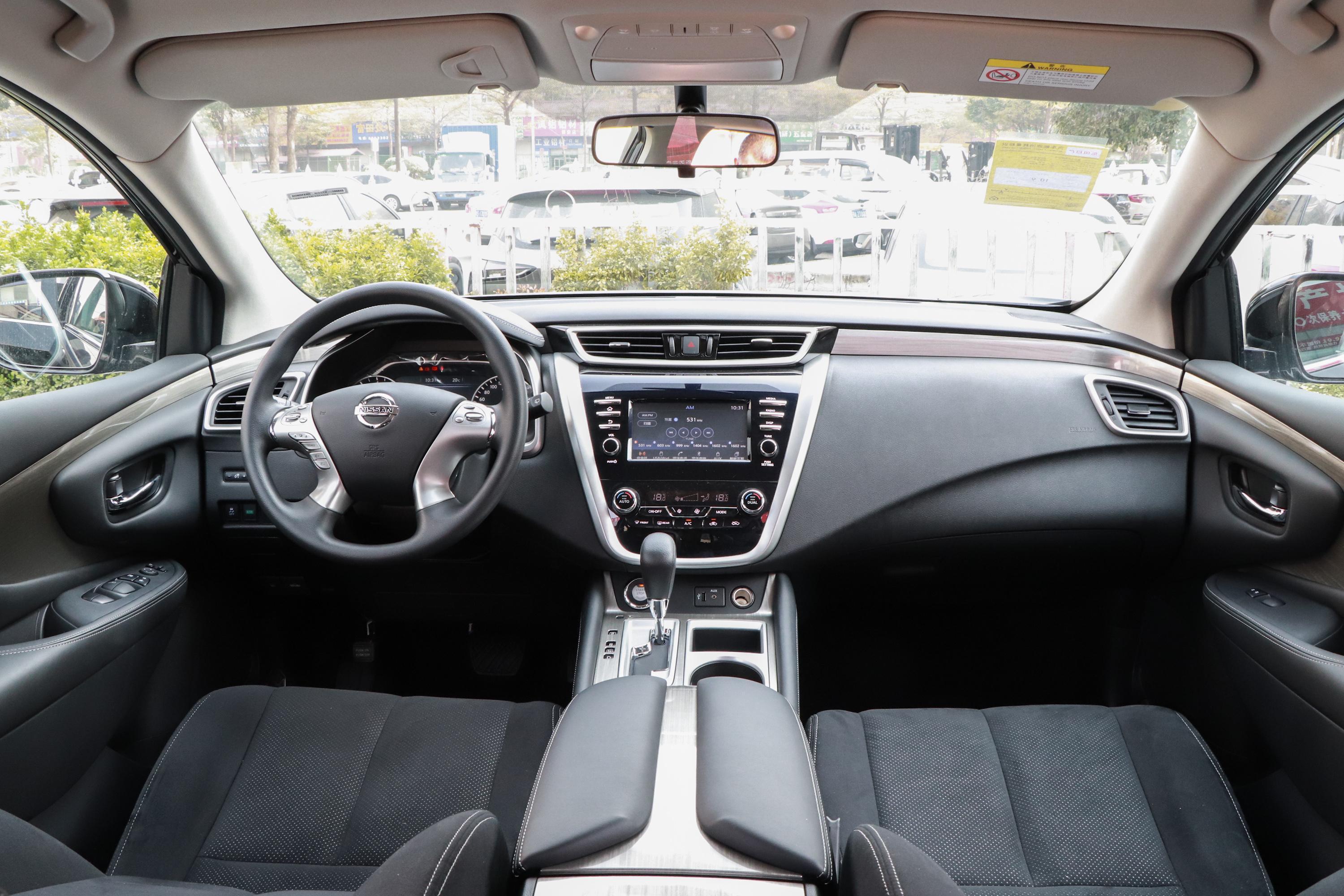 2021款 楼兰 2.5l 两驱 精英版内饰