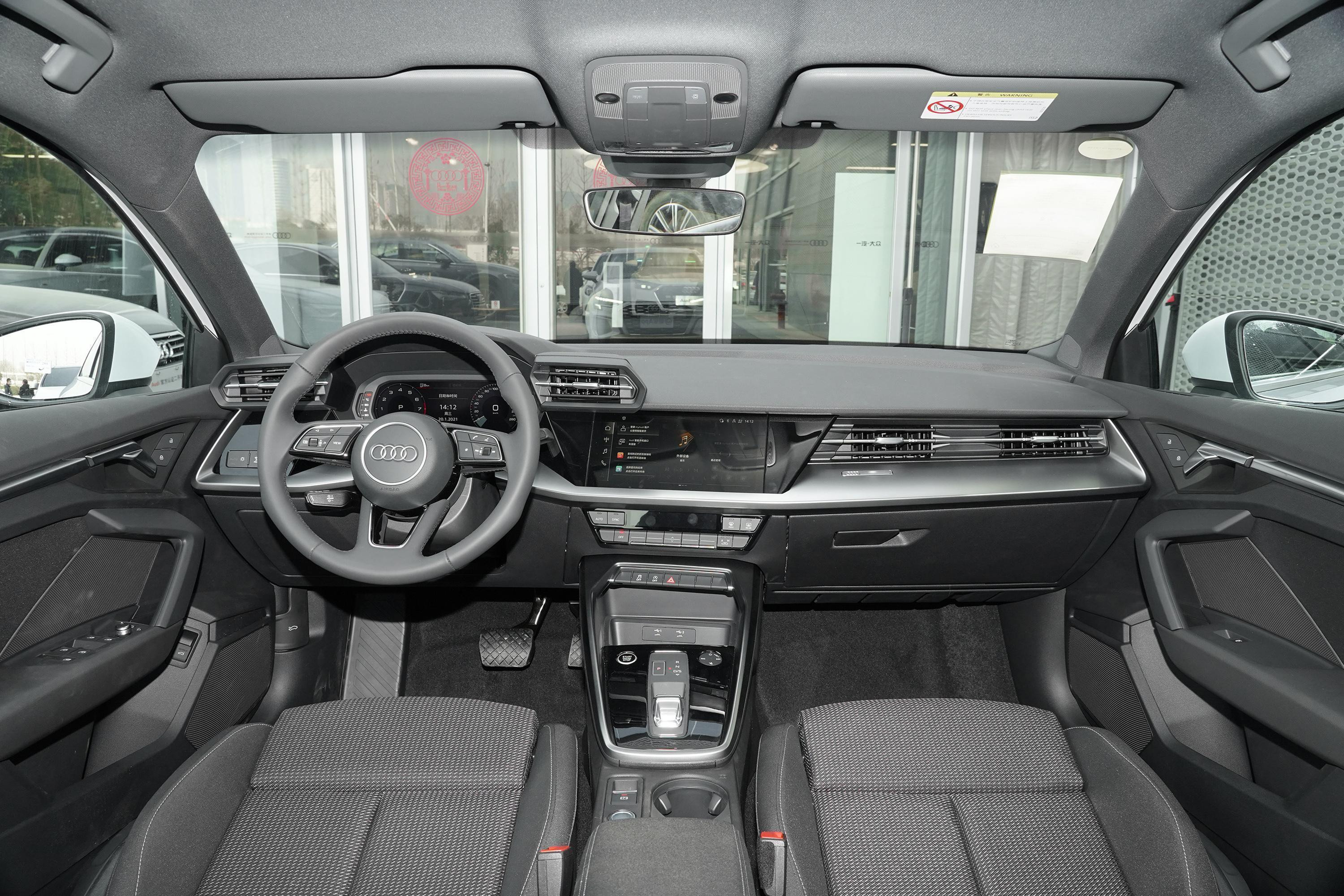 2021款 奥迪a3 a3l limousine 35 tfsi 进取运动型内饰