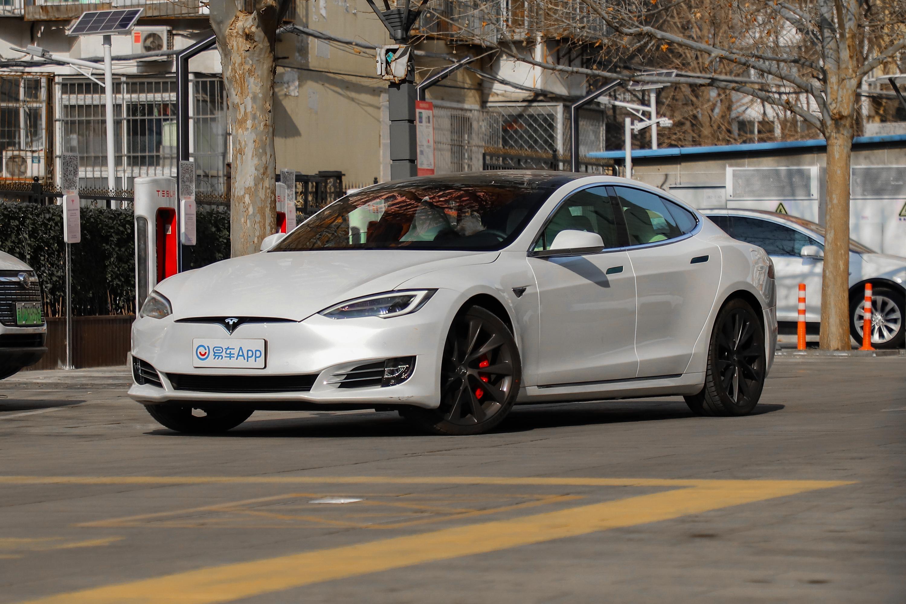 2021款modelsplaid版三电机全轮驱动