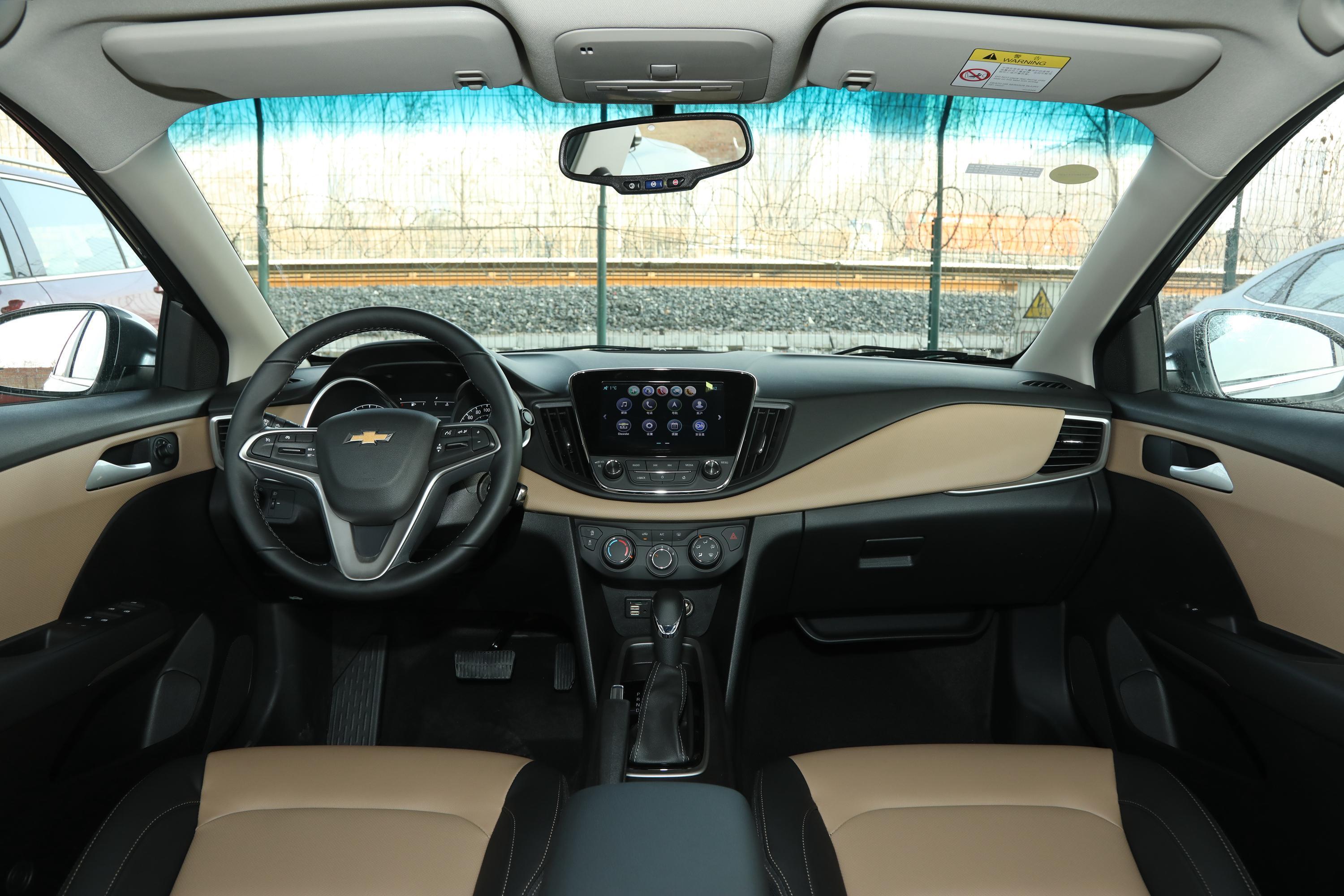 2020款 科鲁泽 320 手自一体 悦畅版内饰