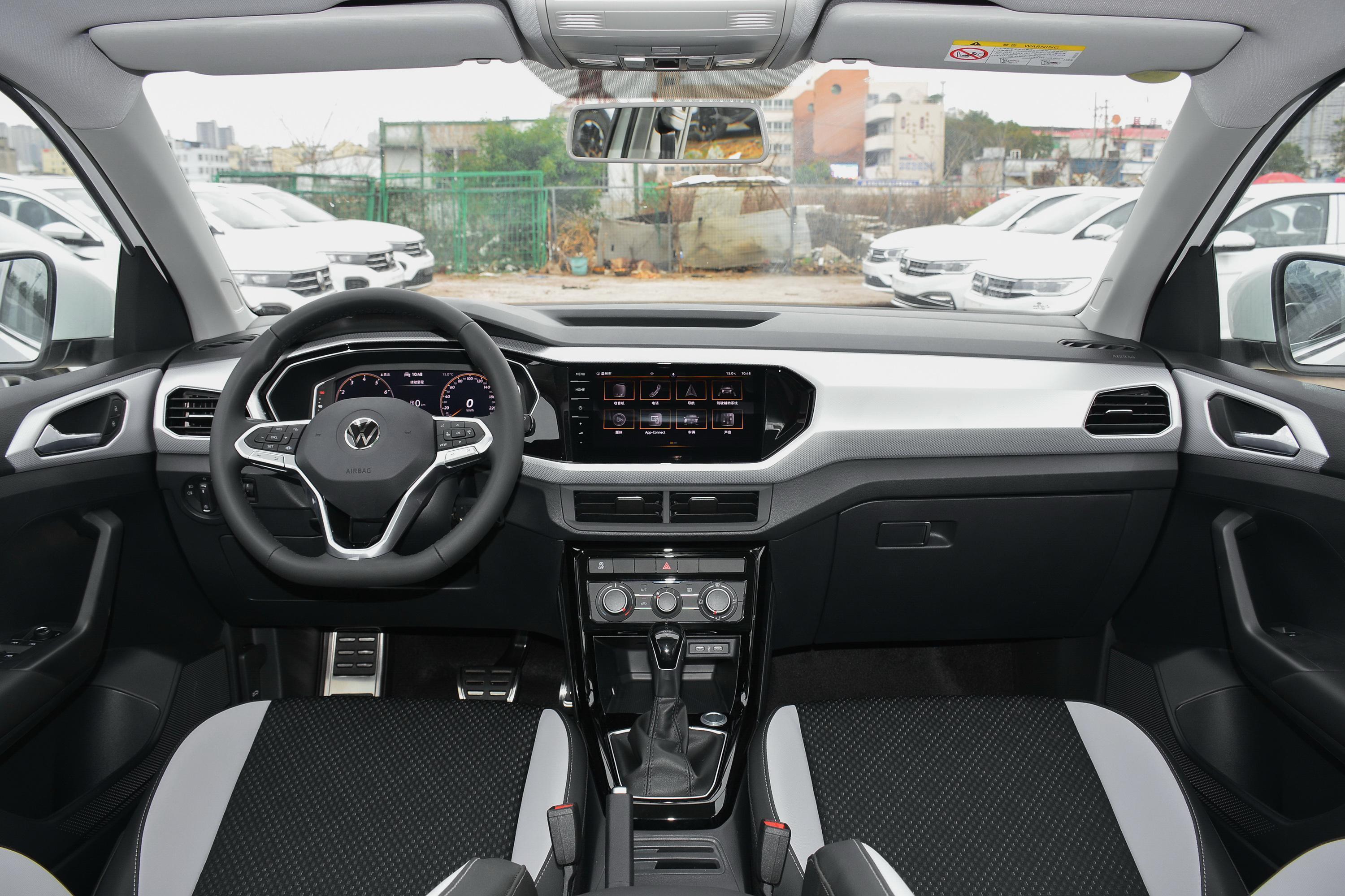 40万库存情况:现车充足官方颜色:车款详情所属品牌:一汽-大众级别:suv