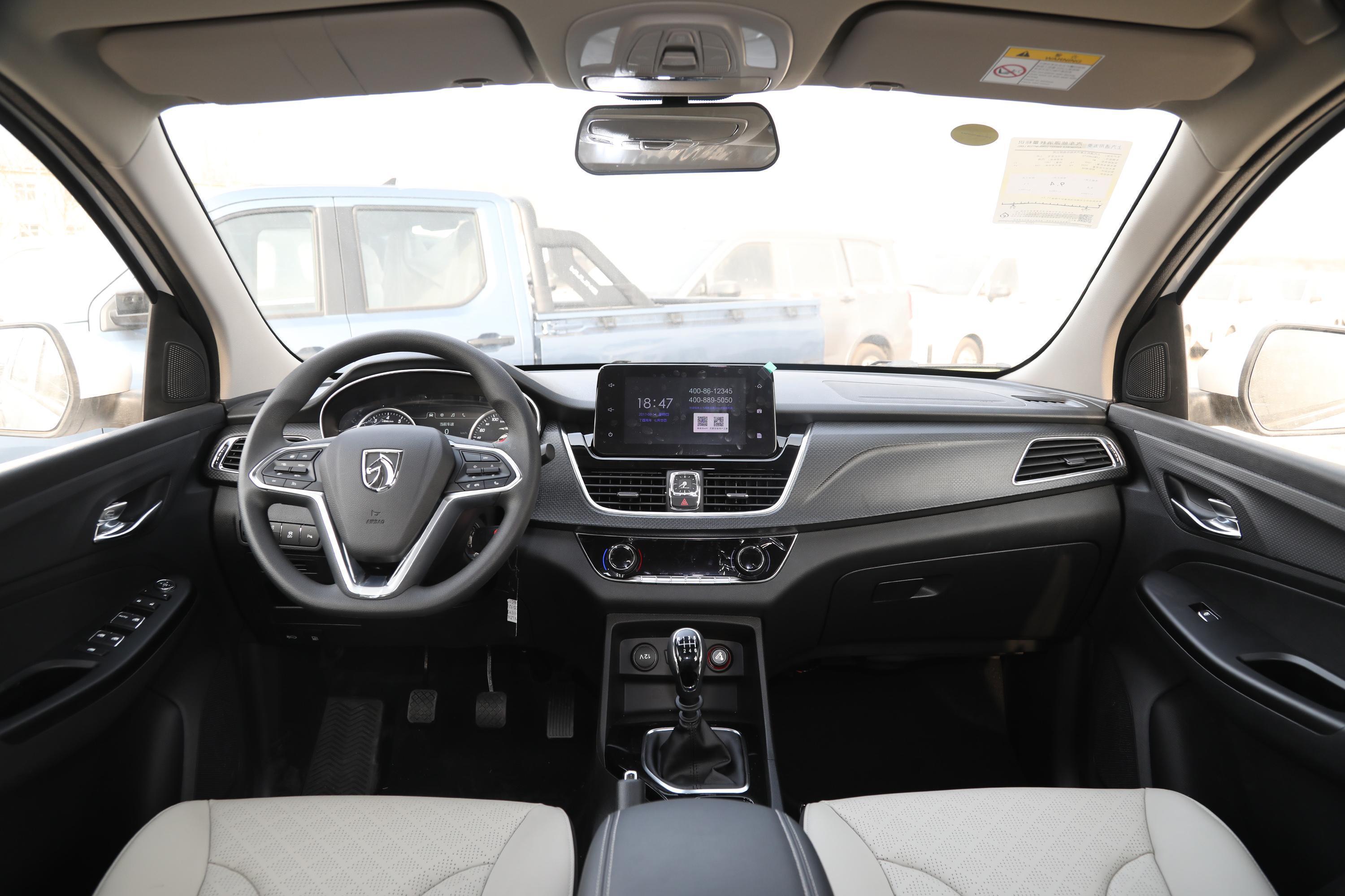 2021款 宝骏730 1.5t 手动 风尚型 7座 国vi内饰