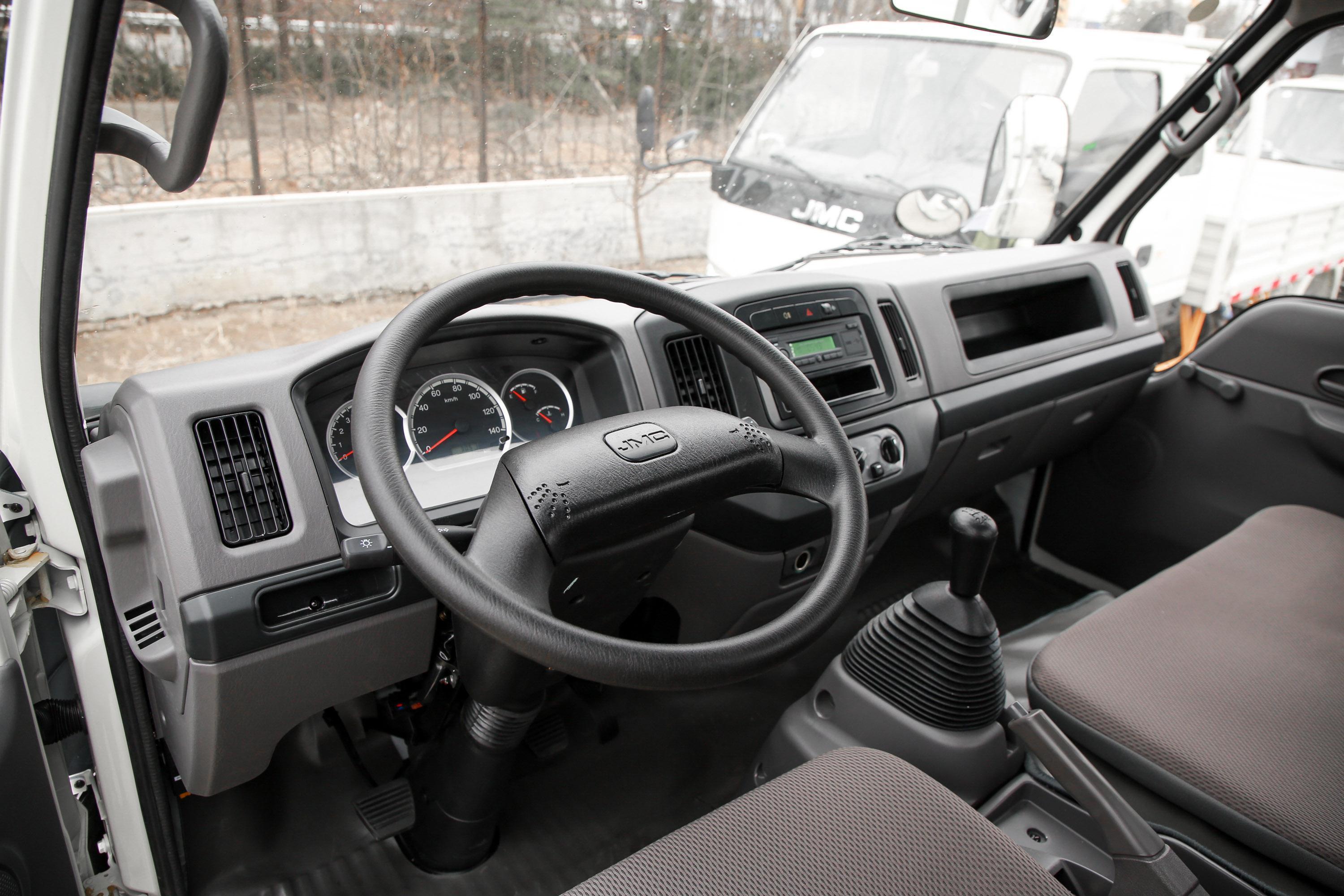 2020款 顺达宽体 2.8t 手动 单长栏板 豪华版 柴油 国v内饰