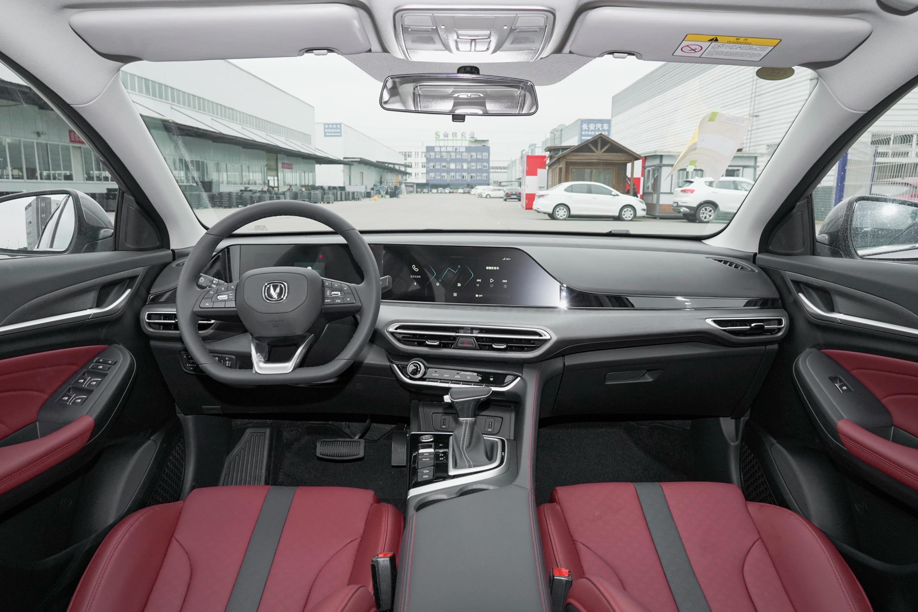 2021款 逸动 plus 蓝鲸ne 1.4t gdi 双离合 尊贵版内饰