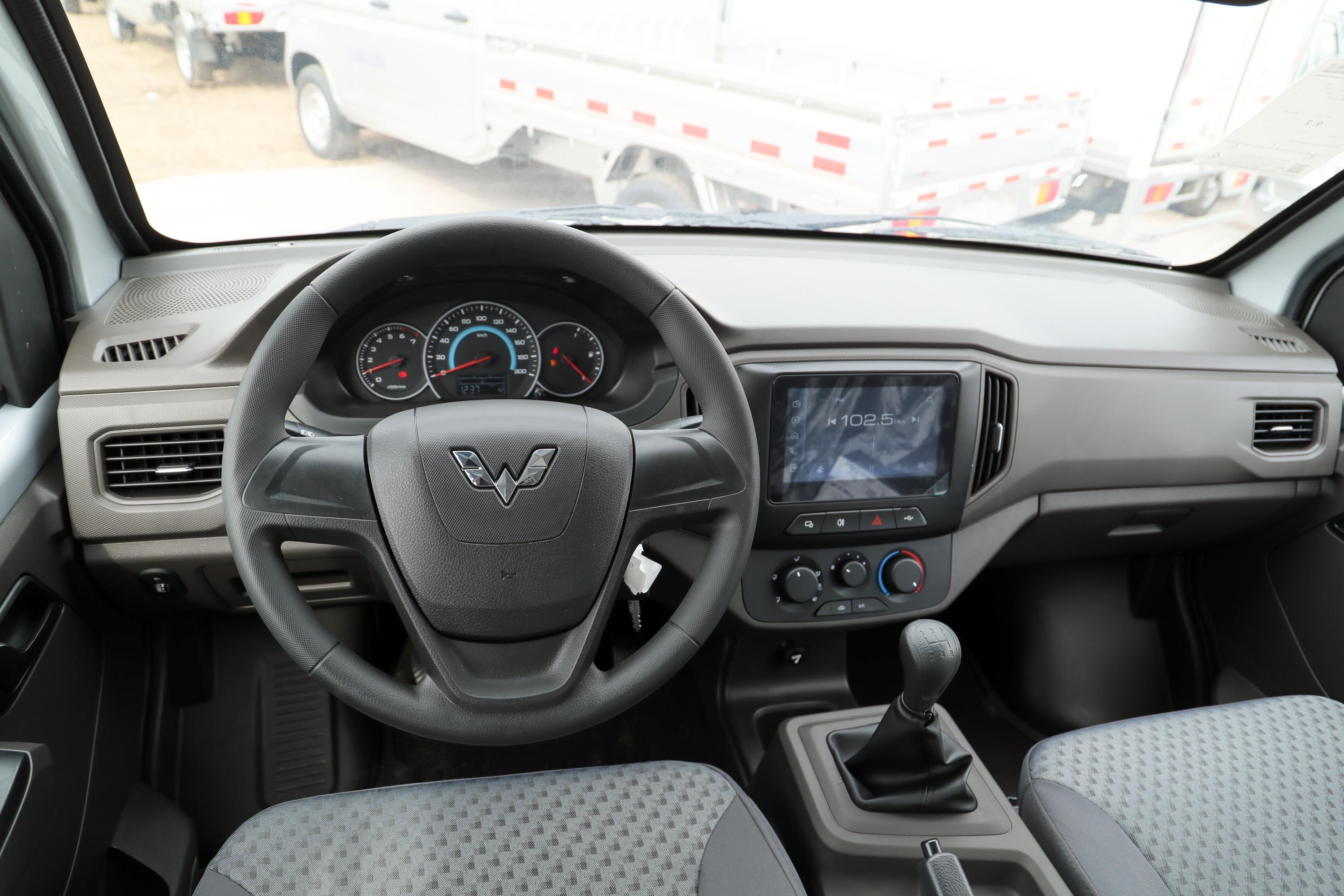 2021款 五菱荣光新卡 汽车下乡版 1.8l 手动 单排 标准型内饰