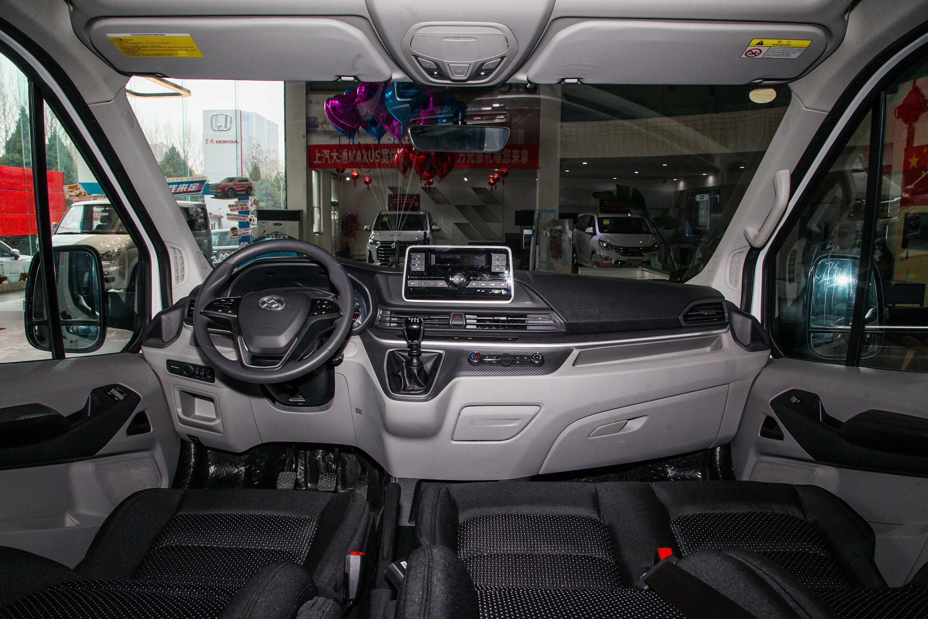 2020款 上汽大通maxus v90 运杰版 2.0t 手动 短轴高顶 6座内饰