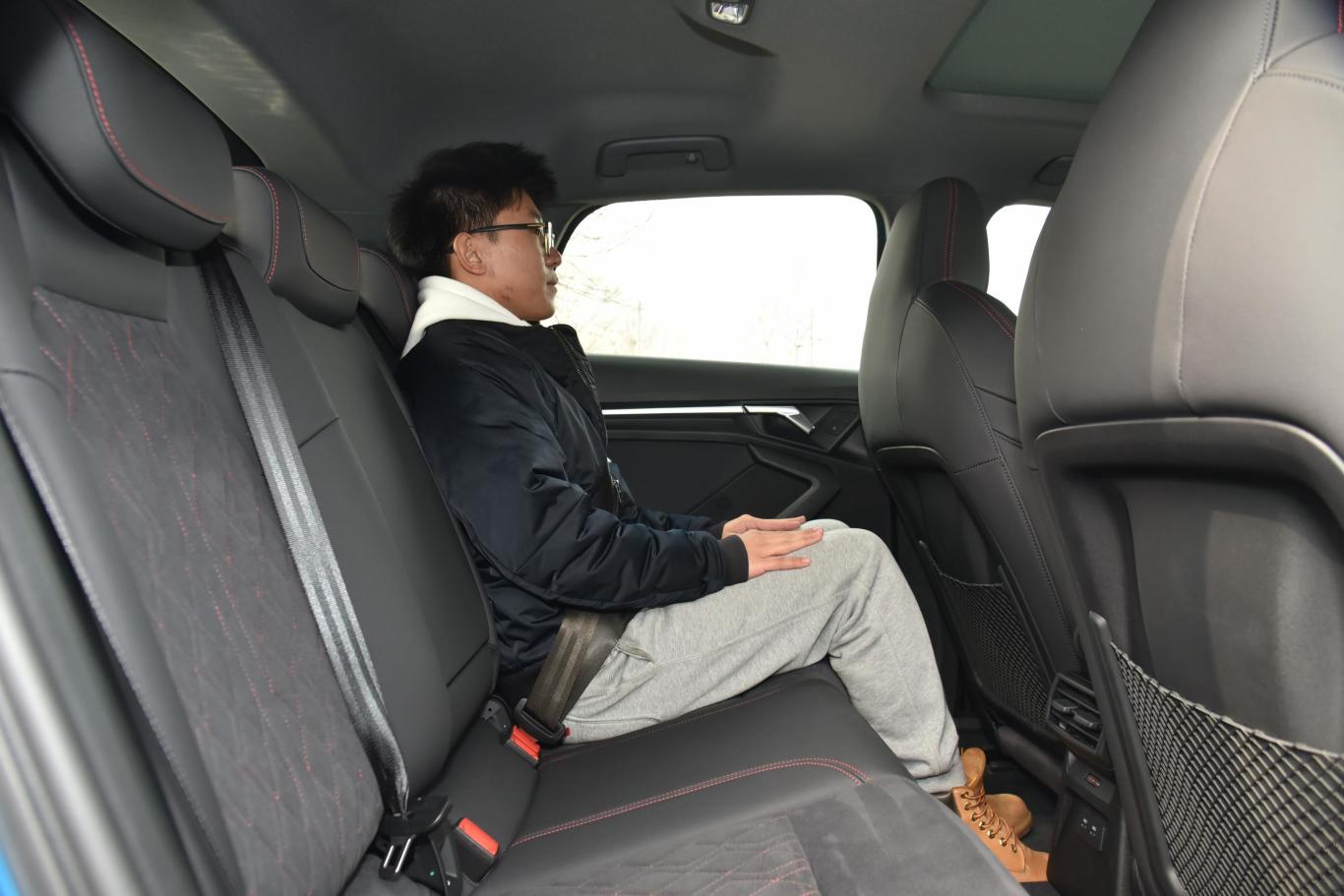 奥迪a3sportback 35 tfsi 豪华运动型后排空间体验