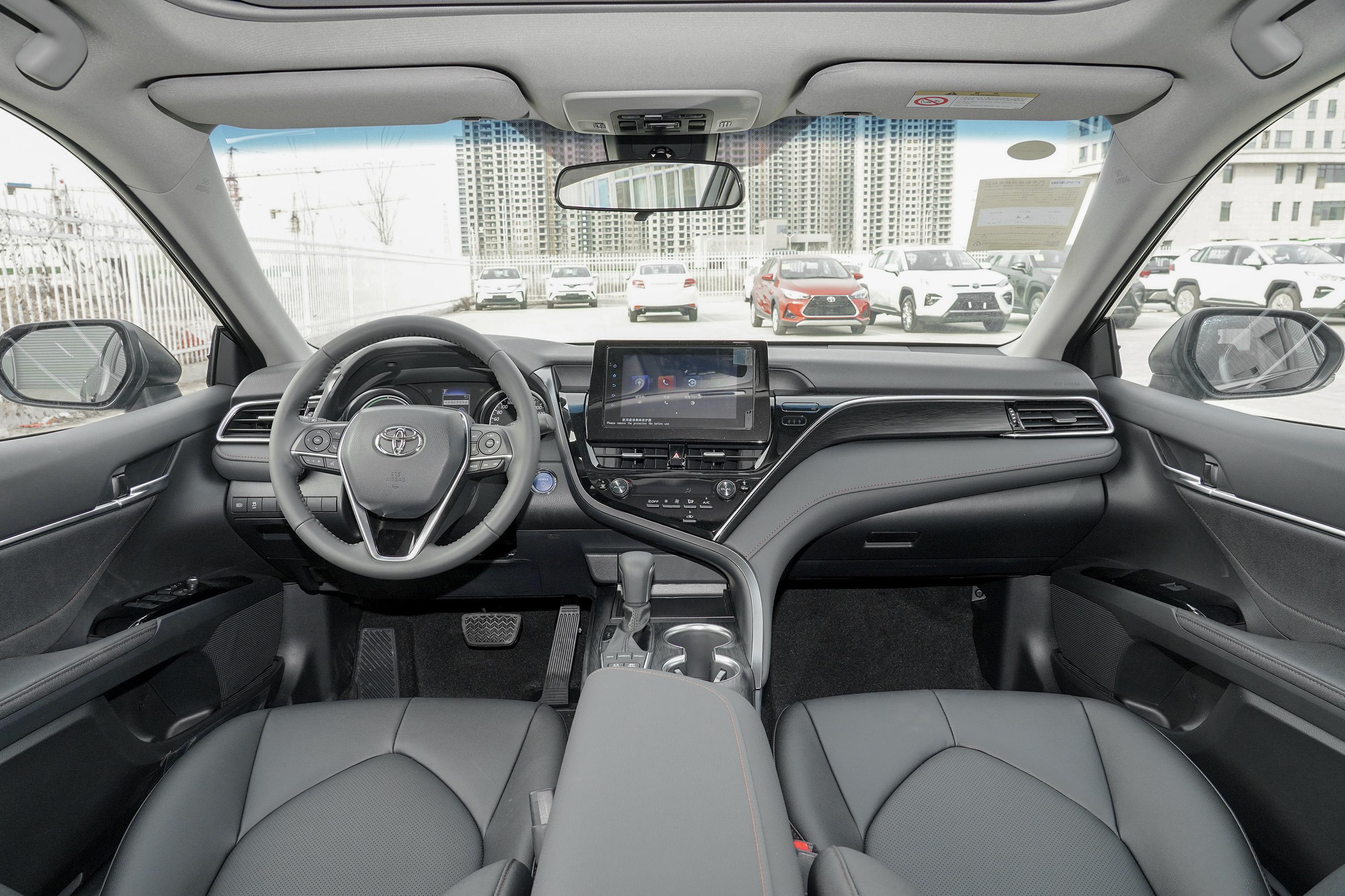 2021款凯美瑞双擎25hgvp领先版