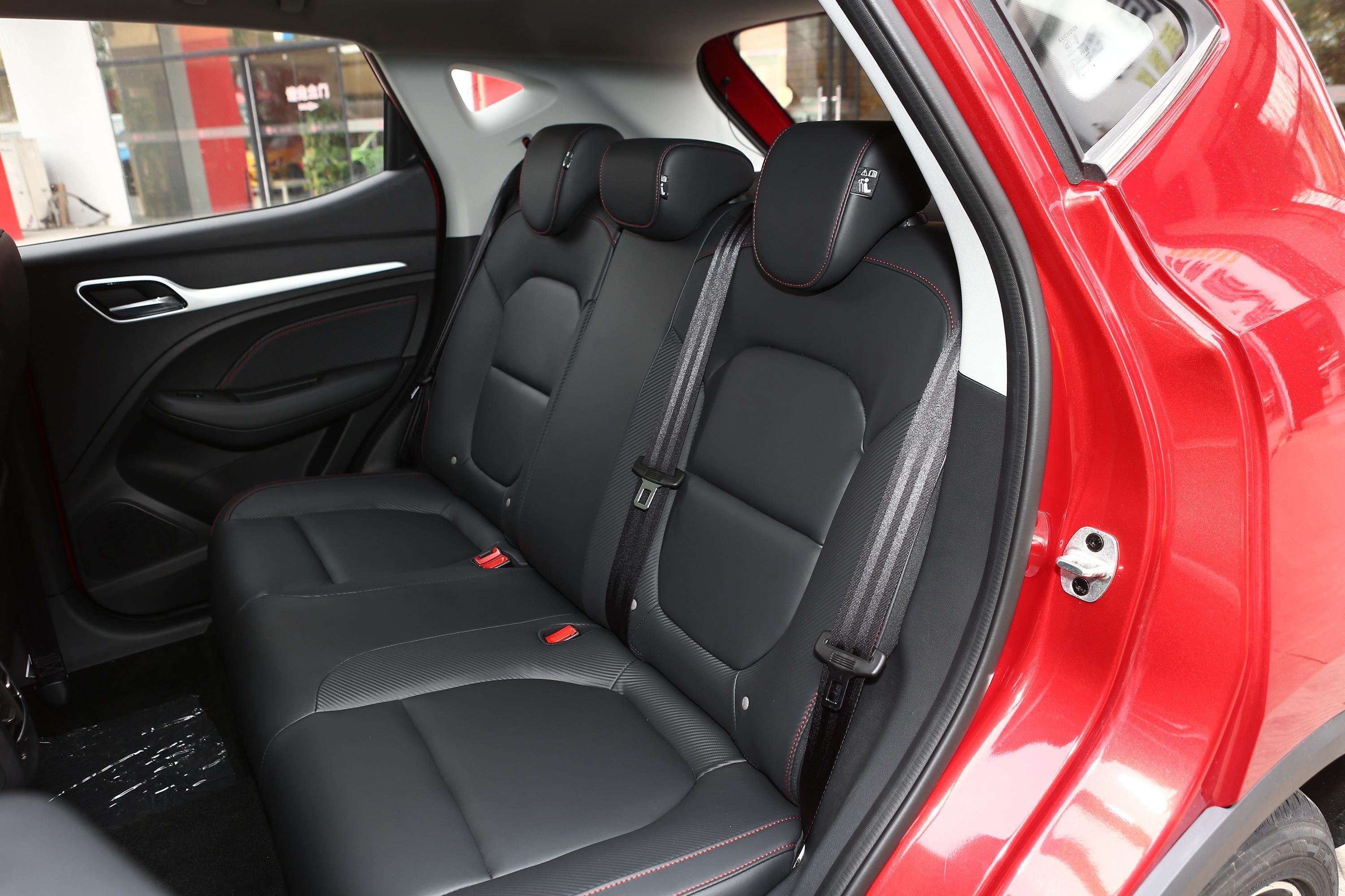 2020款 名爵zs 180dvvt cvt base空间