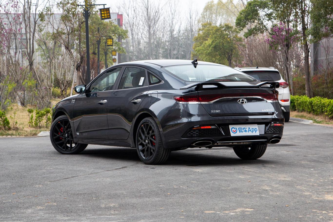 lafesta 菲斯塔280t luxury sport劲享版侧后45度车头向左水平