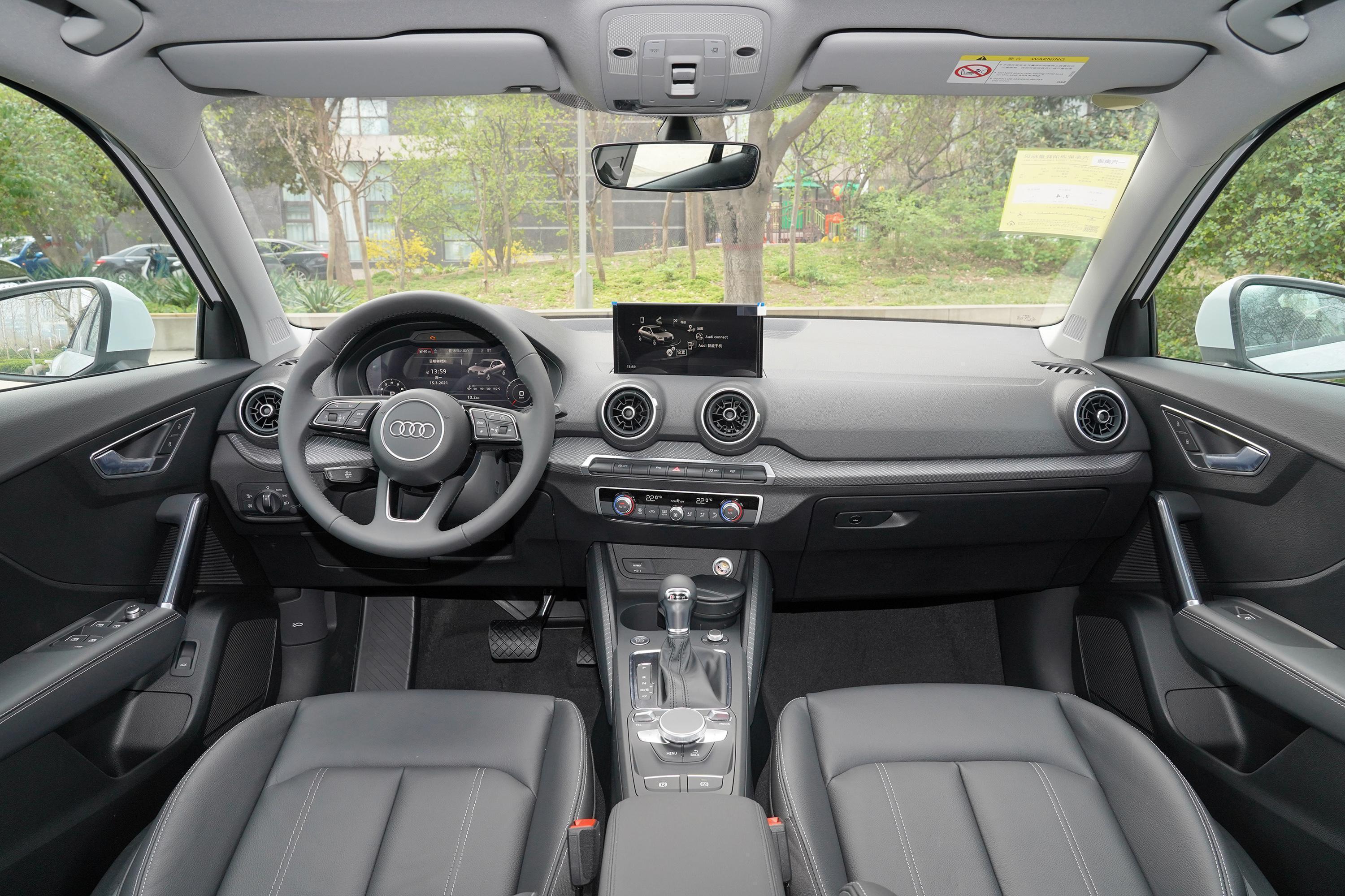 2021款 奥迪q2l 35 tfsi 豪华致雅型内饰