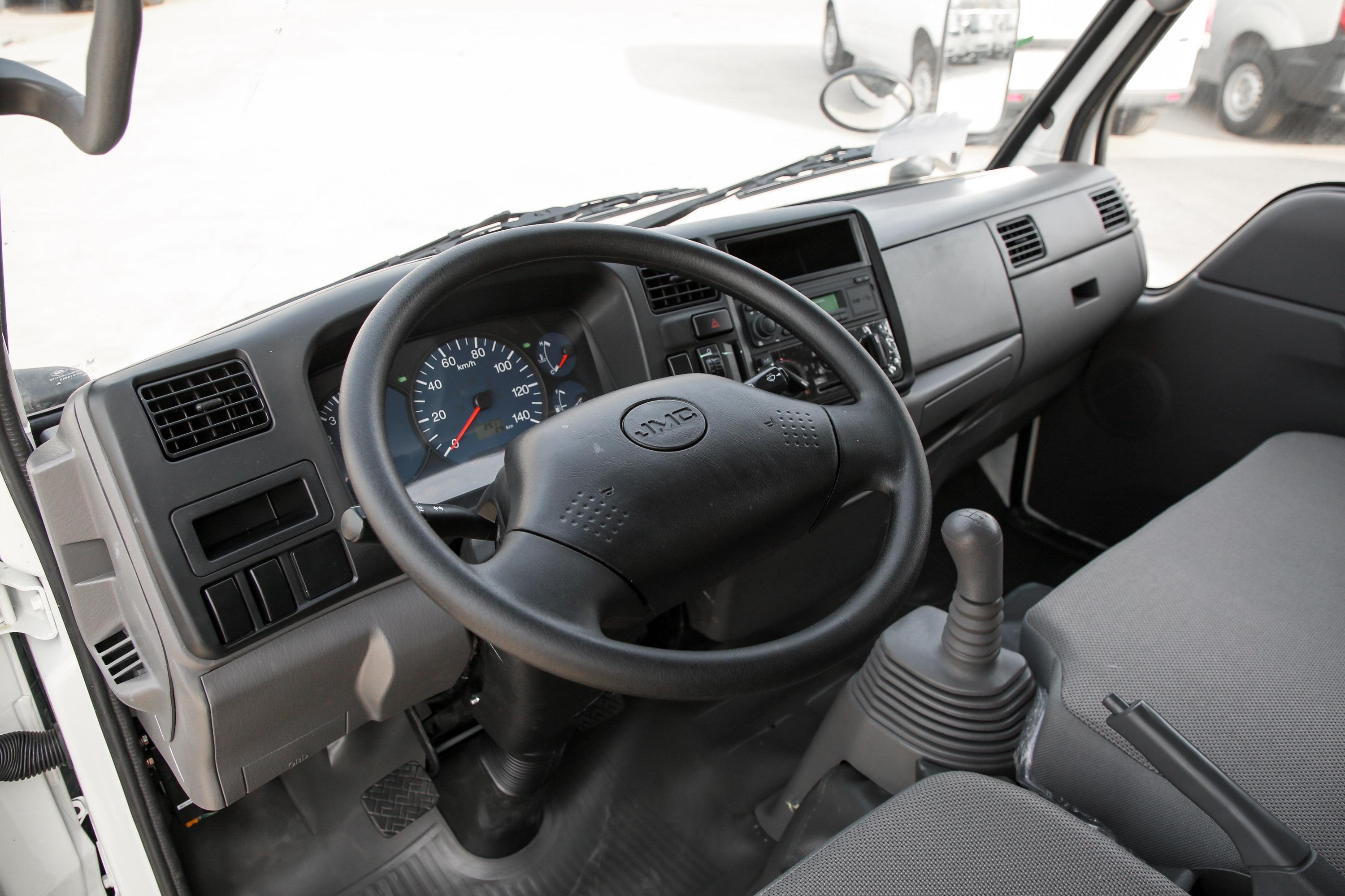 7米单排栏板轻卡jx1041tcc25内饰