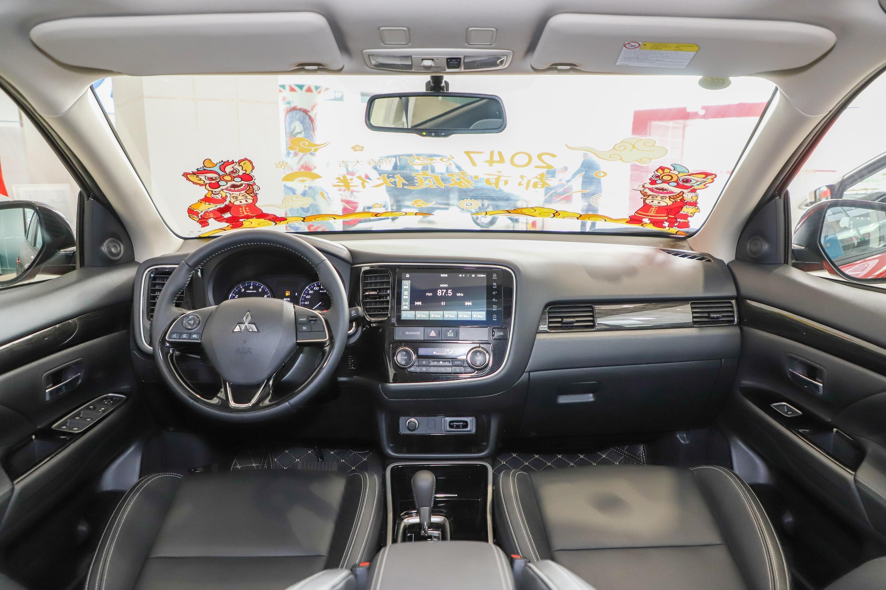 2020款 欧蓝德 2.0l cvt 两驱 畅享版 5座内饰