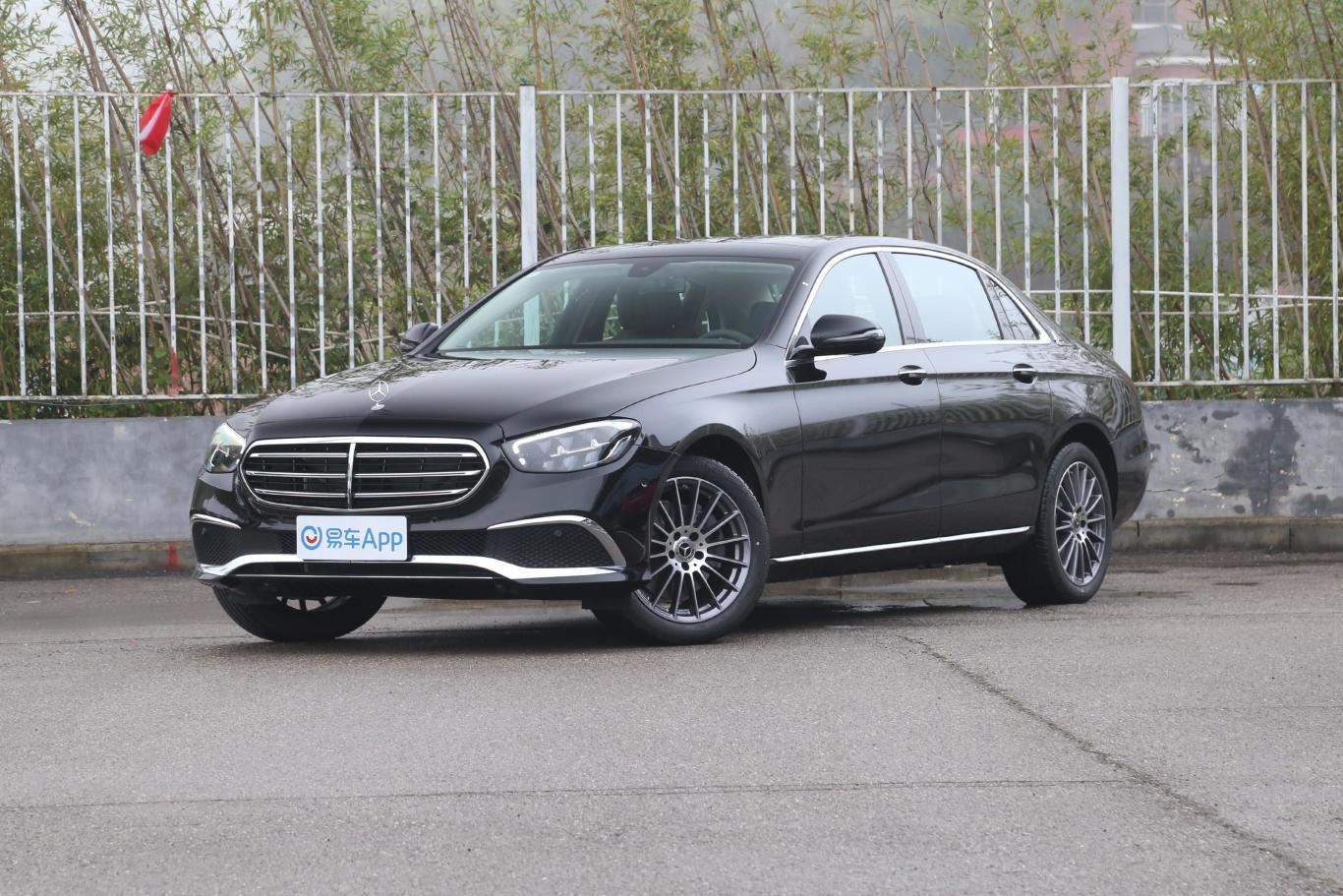 奔驰e级改款 e 260 l侧前45度车头向左水平