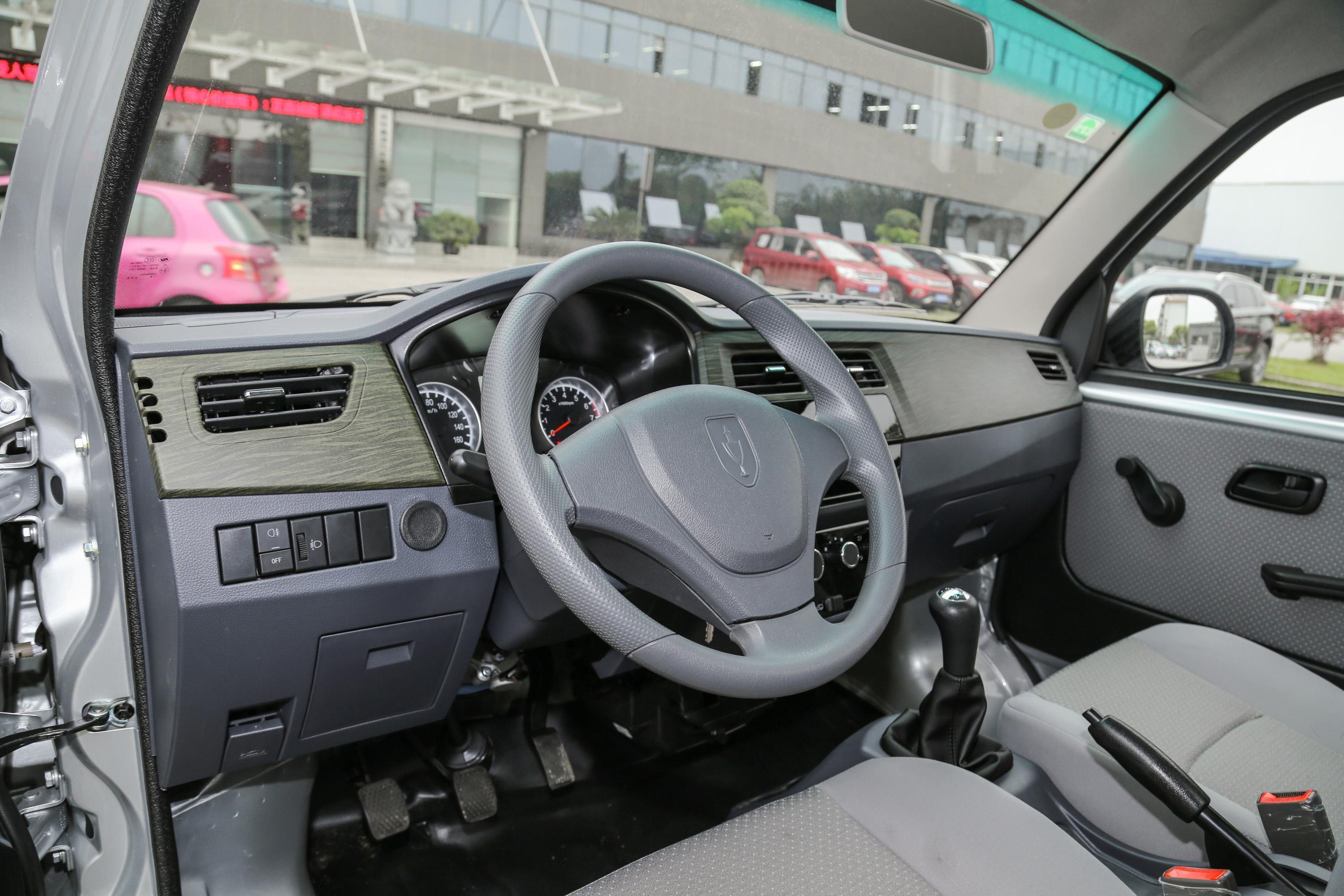 2021款 金杯t30 1.5l 手动 超享型内饰