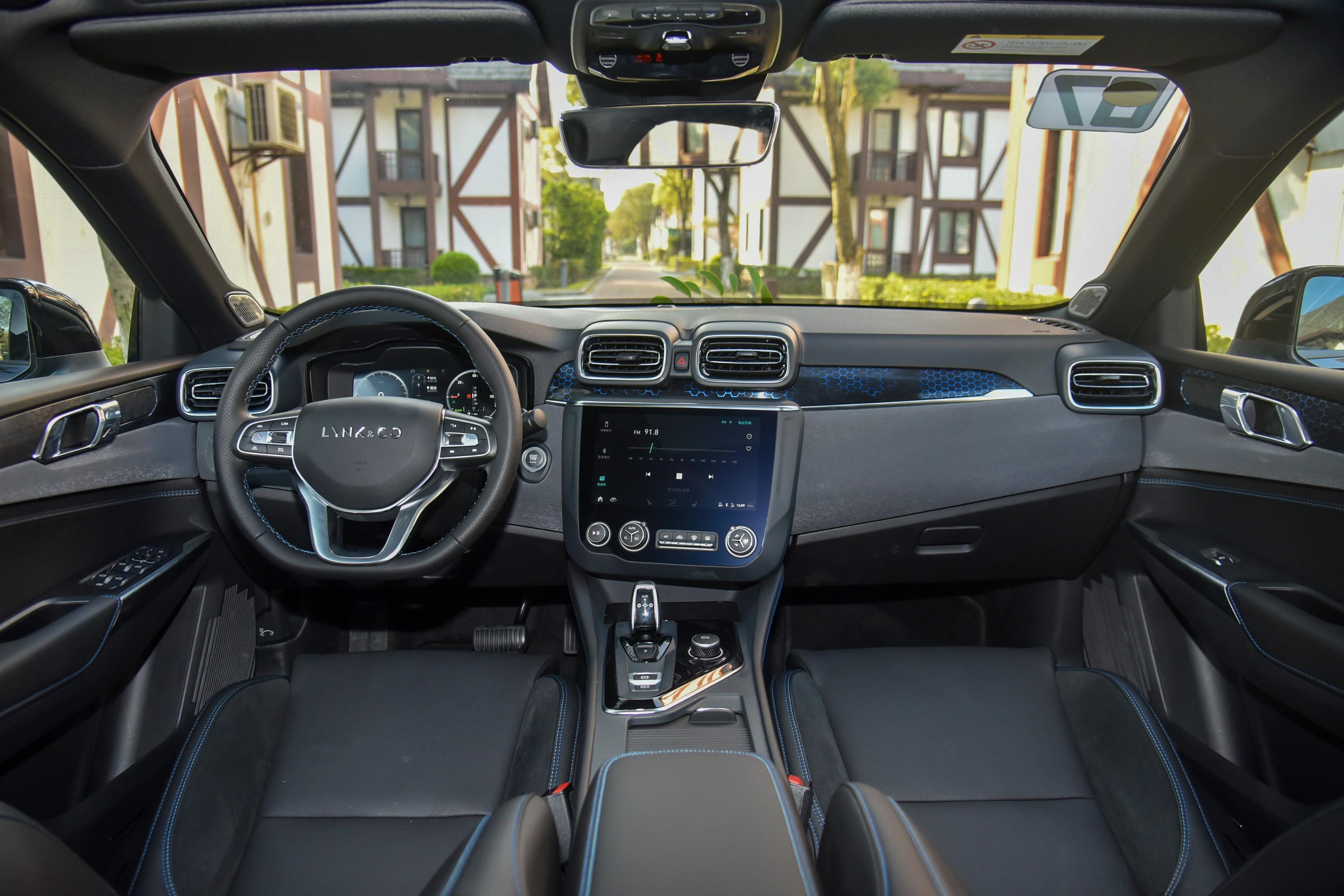 2021款 领克03 phev 1.5td 双离合 phev pro内饰