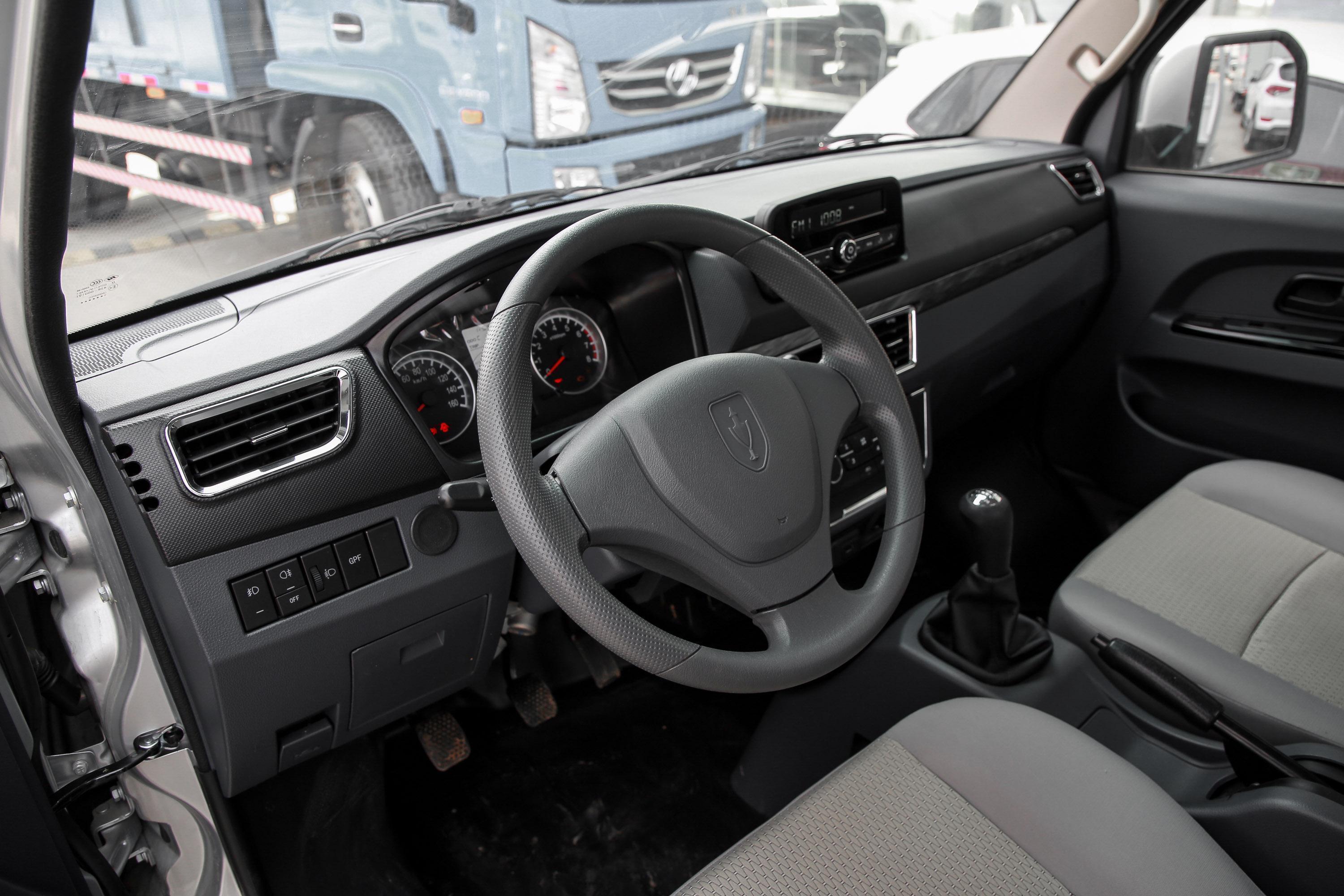 2021款 金杯t50s 1.6l 手动 标准型3.4米内饰