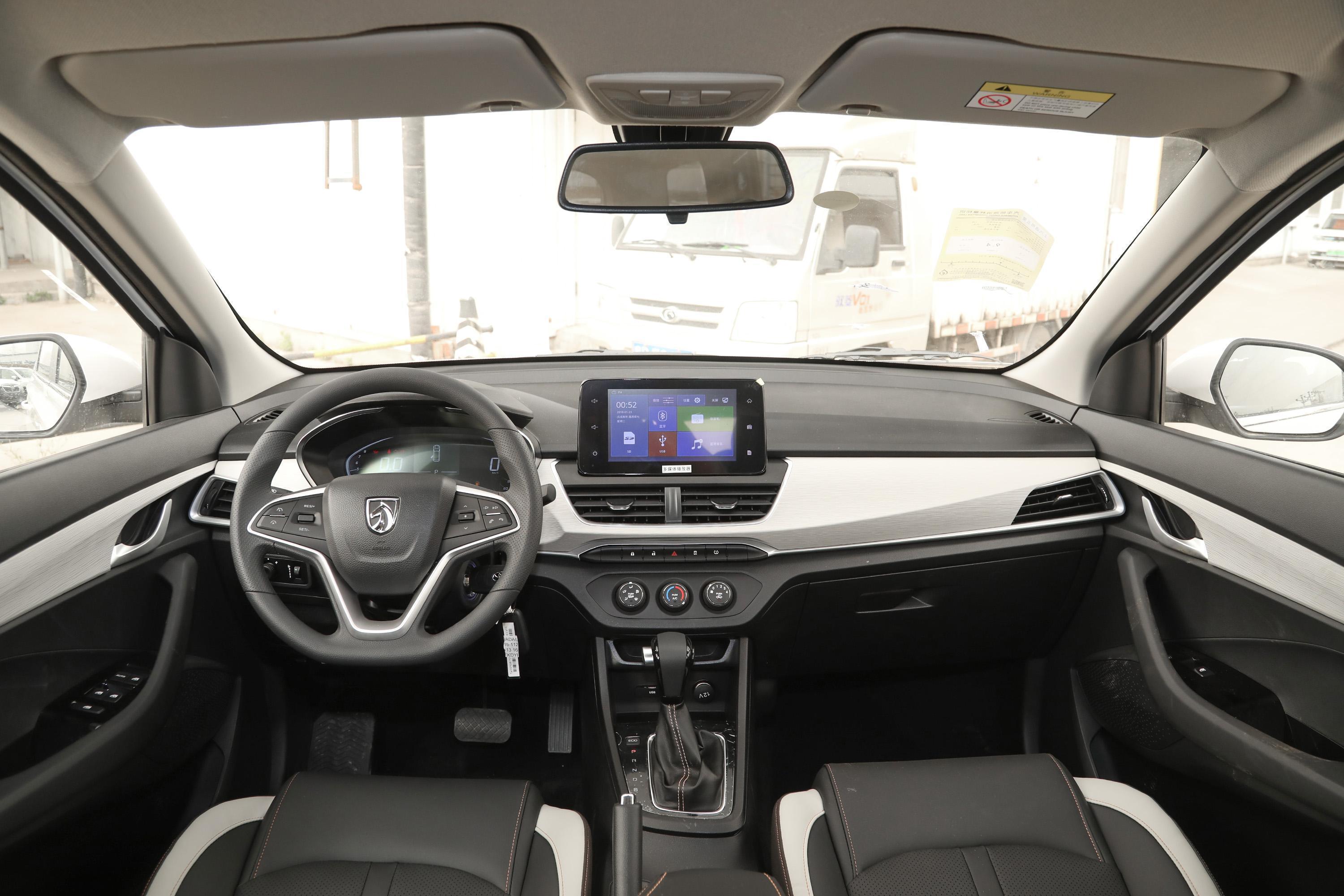 2021款 宝骏360 1.5l cvt 精英型77kw内饰