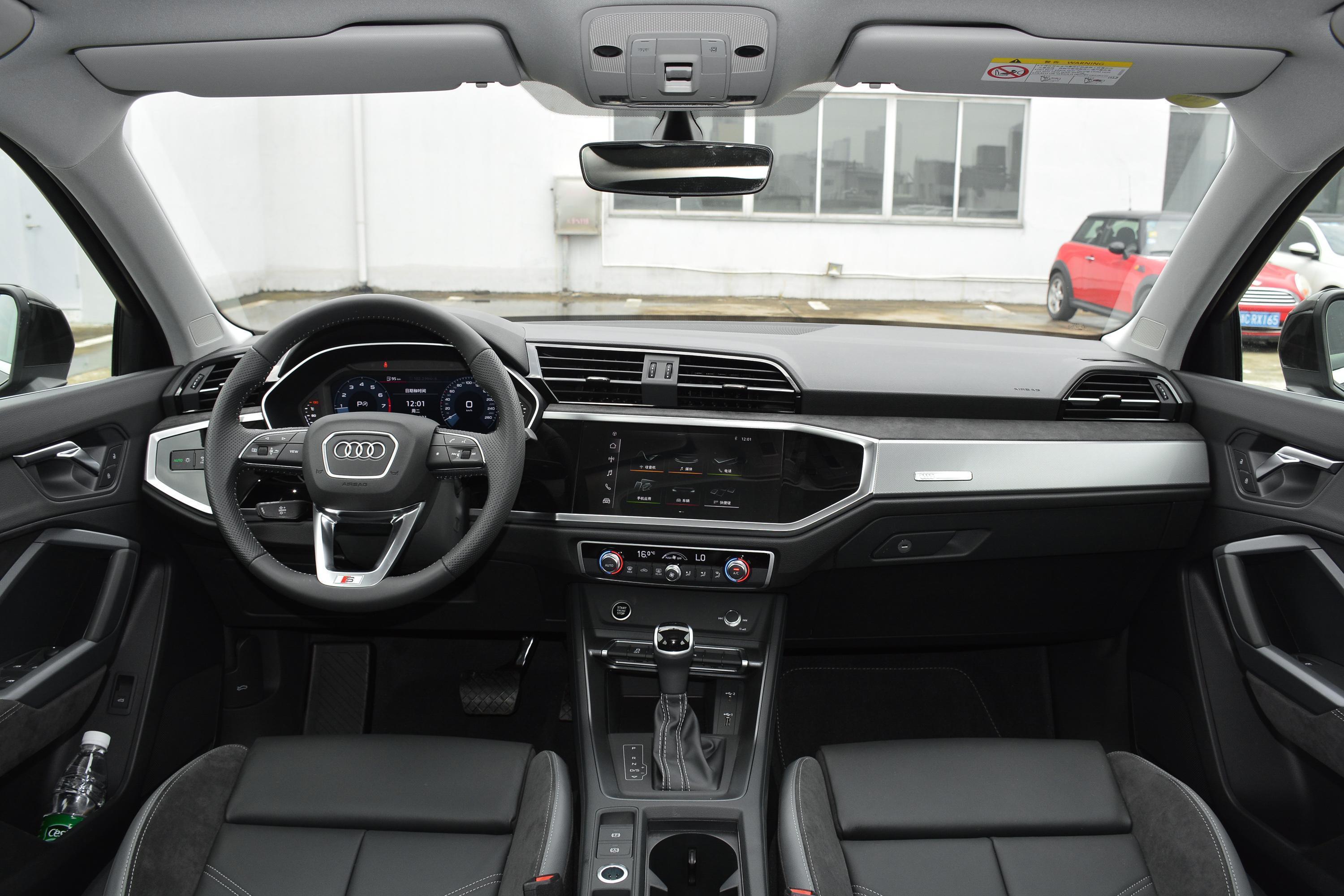 2020款 奥迪q3 sportback 35 tfsi 进取型内饰