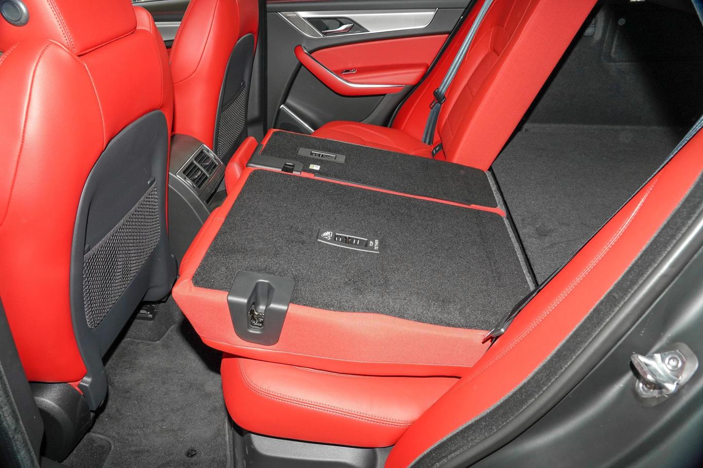 捷豹f-pace340ps r-dynamic se空间