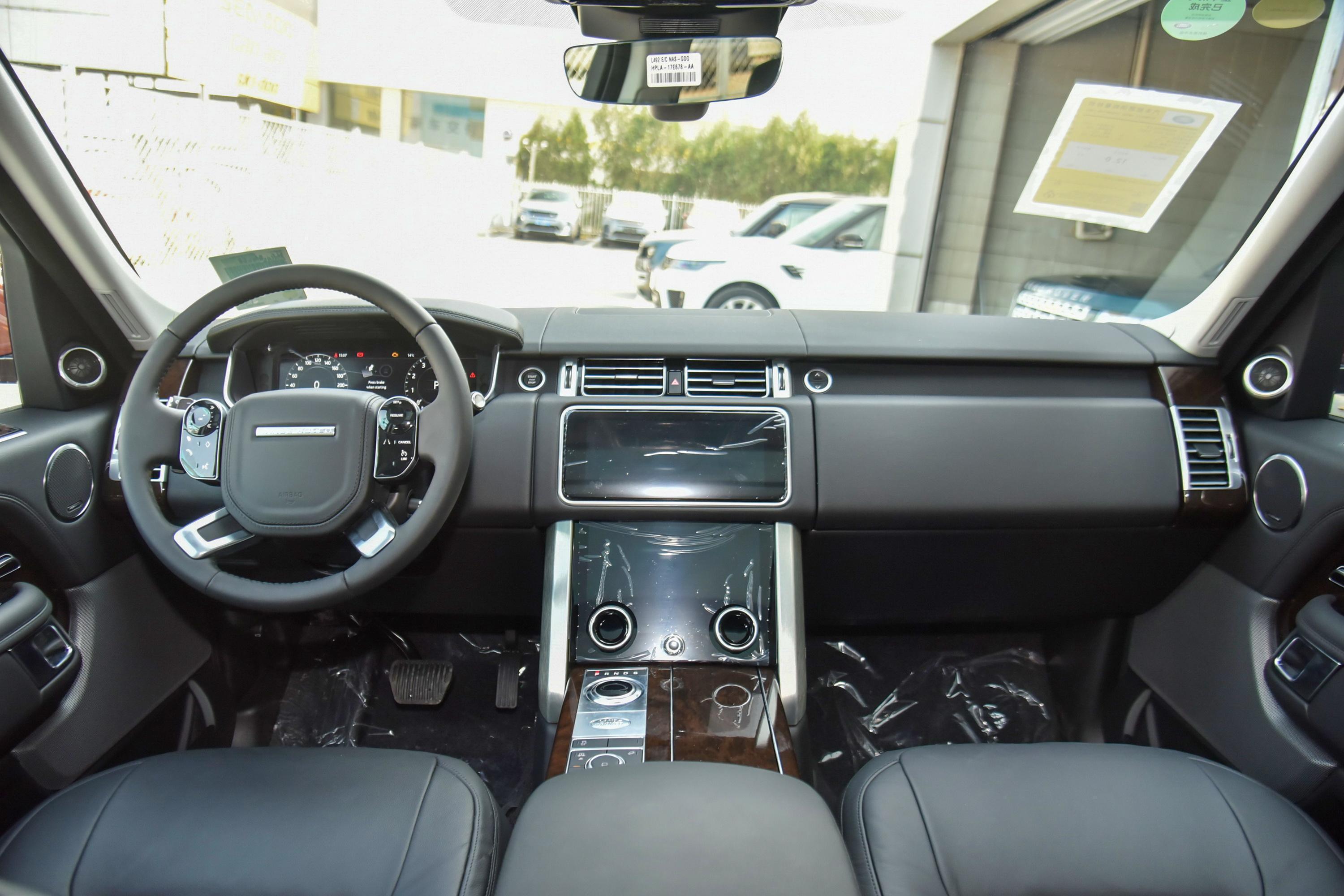 2021款 揽胜 3.0 l6 盛世版内饰