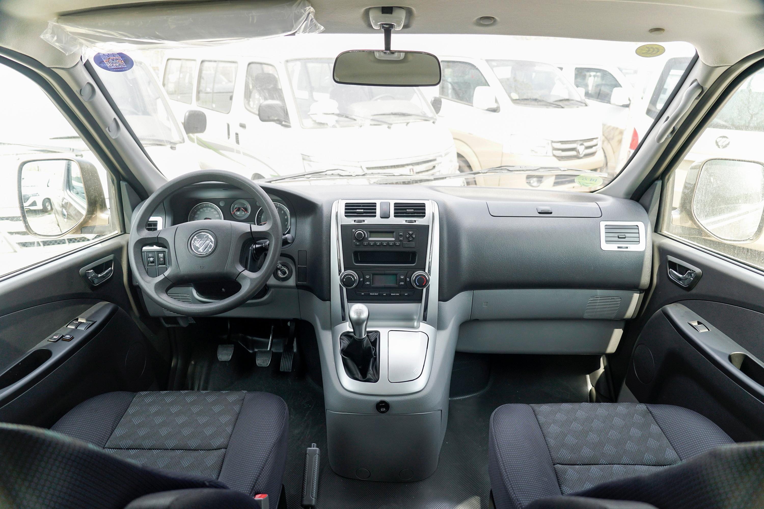 2021款 风景g5 多用途乘用车 2.0l 手动 商运版 6座 国vi内饰