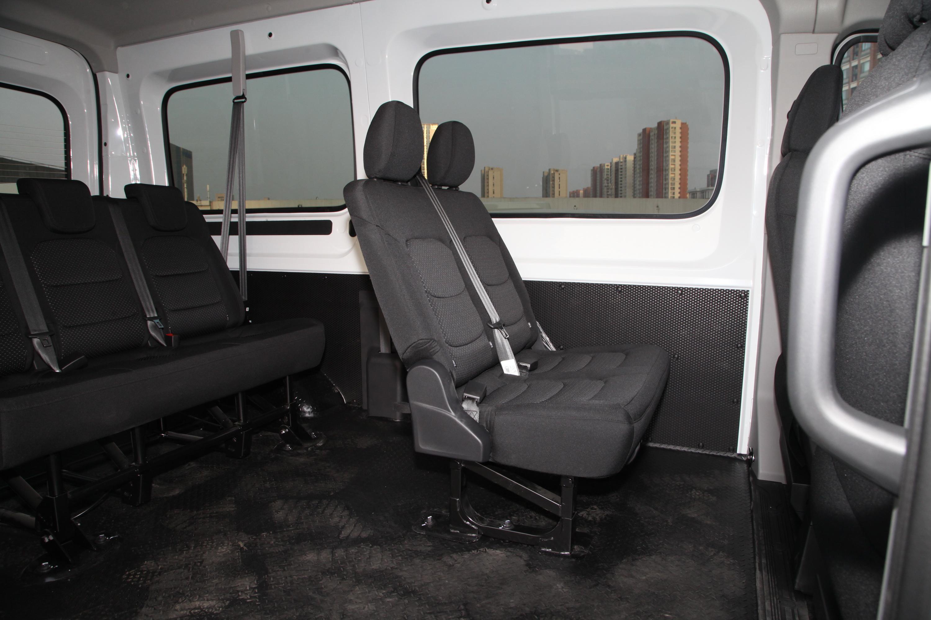 2019款上汽大通maxusv90智达20t手自一体后驱单胎加长高顶9座