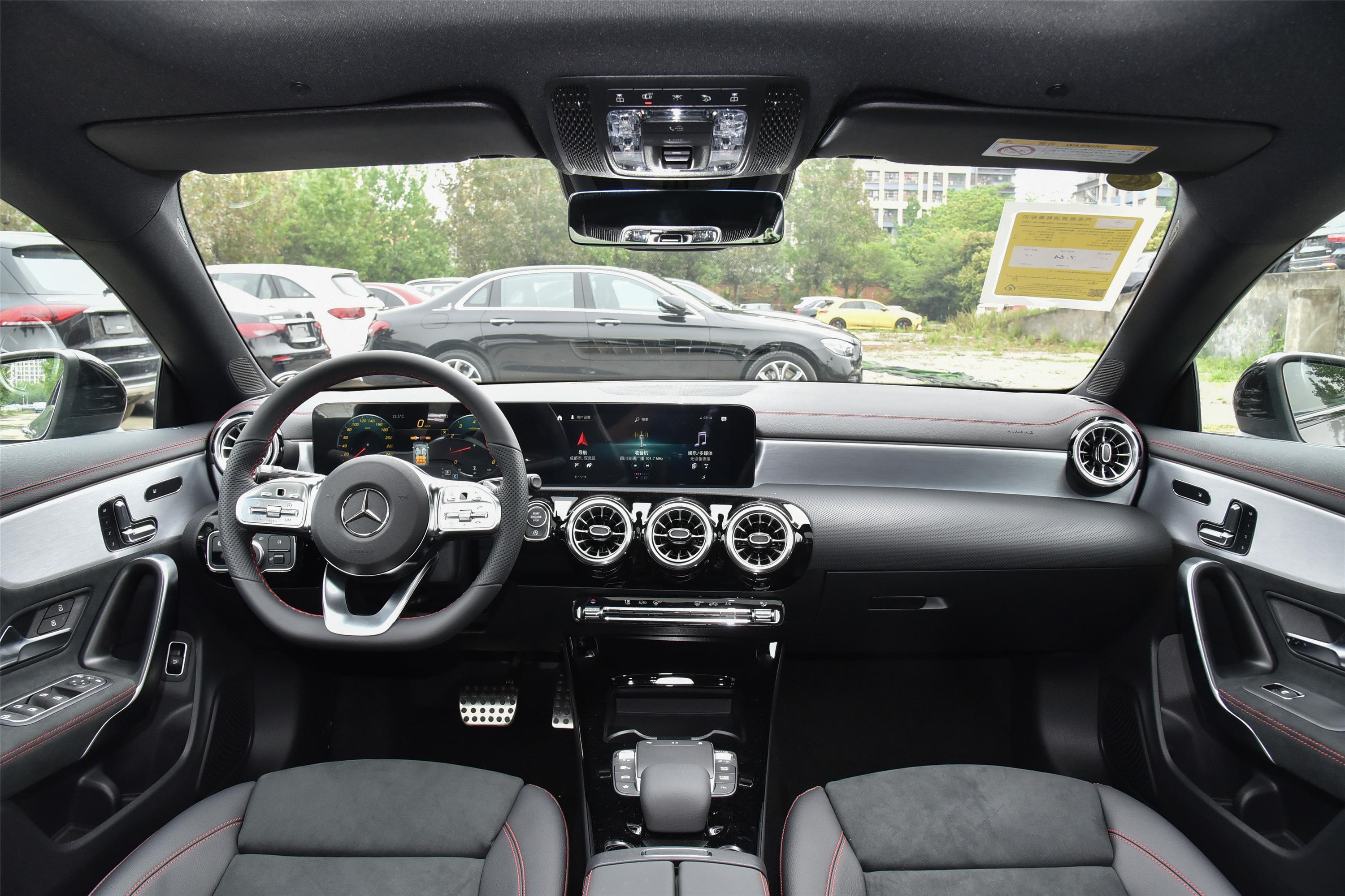2021款 奔驰cla级 cla 200 4matic内饰
