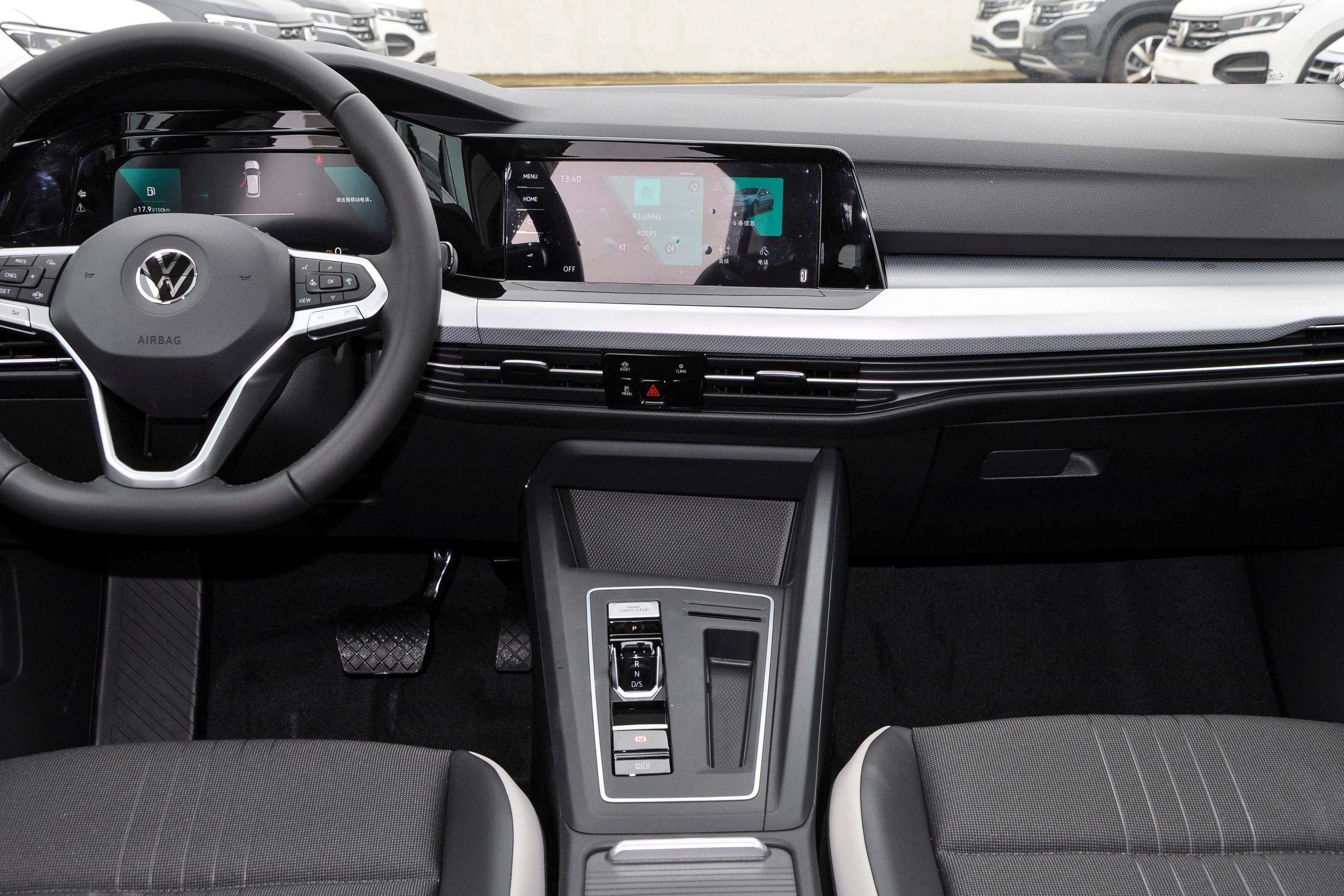 2021款 高尔夫 200tsi 双离合 pro型内饰