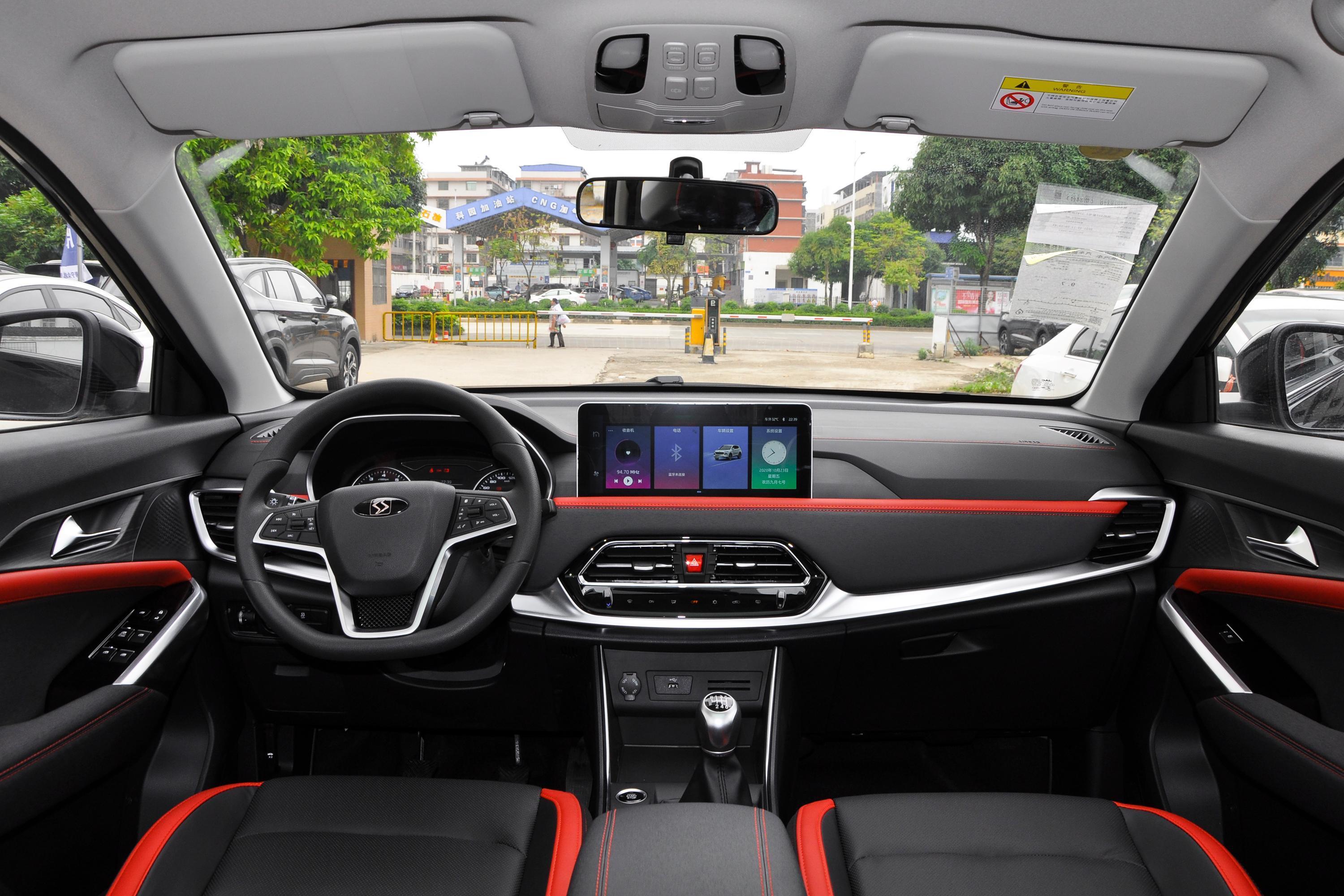 2021款 思皓x8 300t 手动 全景豪华版 7座内饰