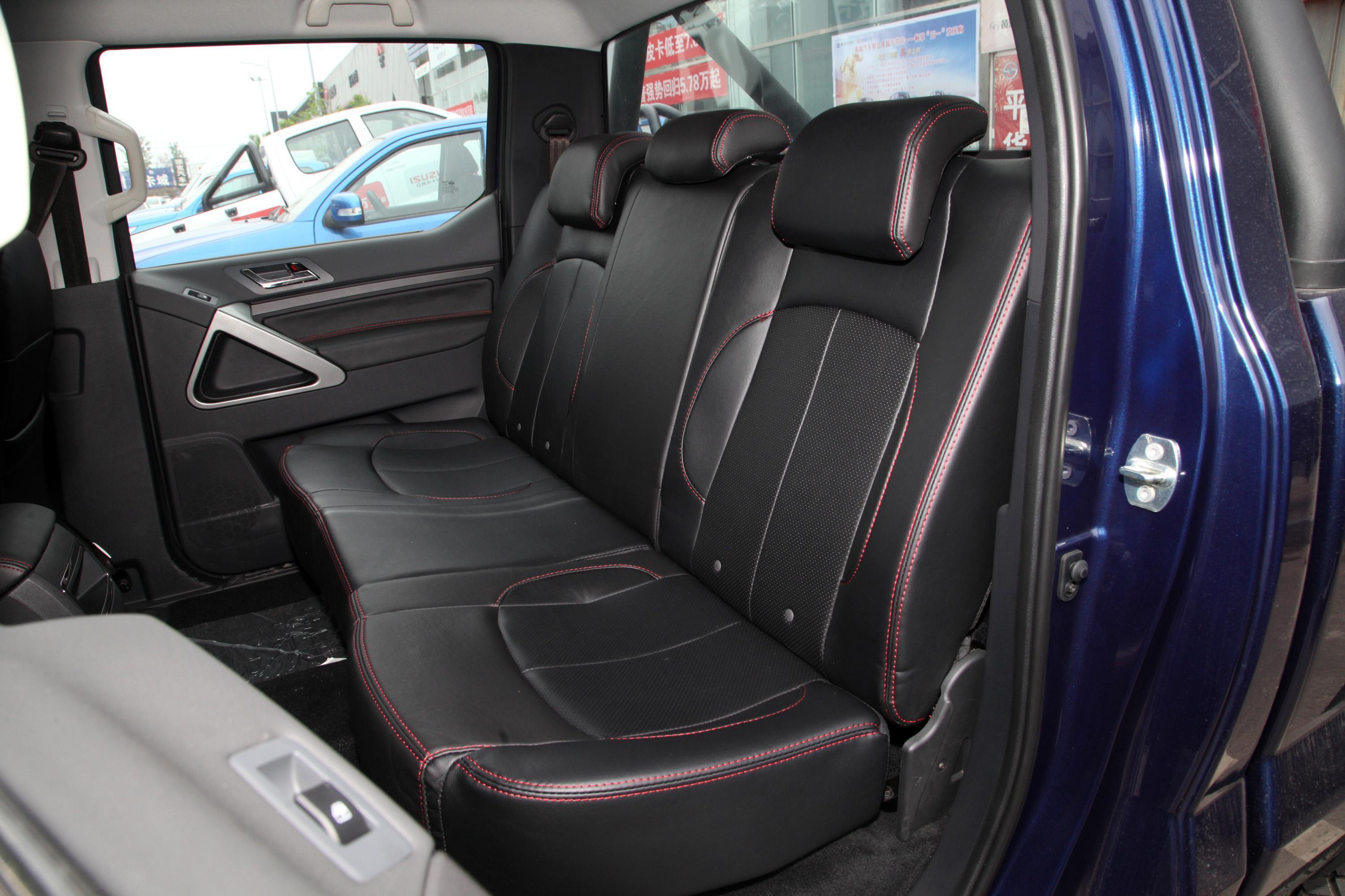 2019款 黄海·猛牛(n7) 2.4t 手动 四驱 运动版 汽油 国vi空间