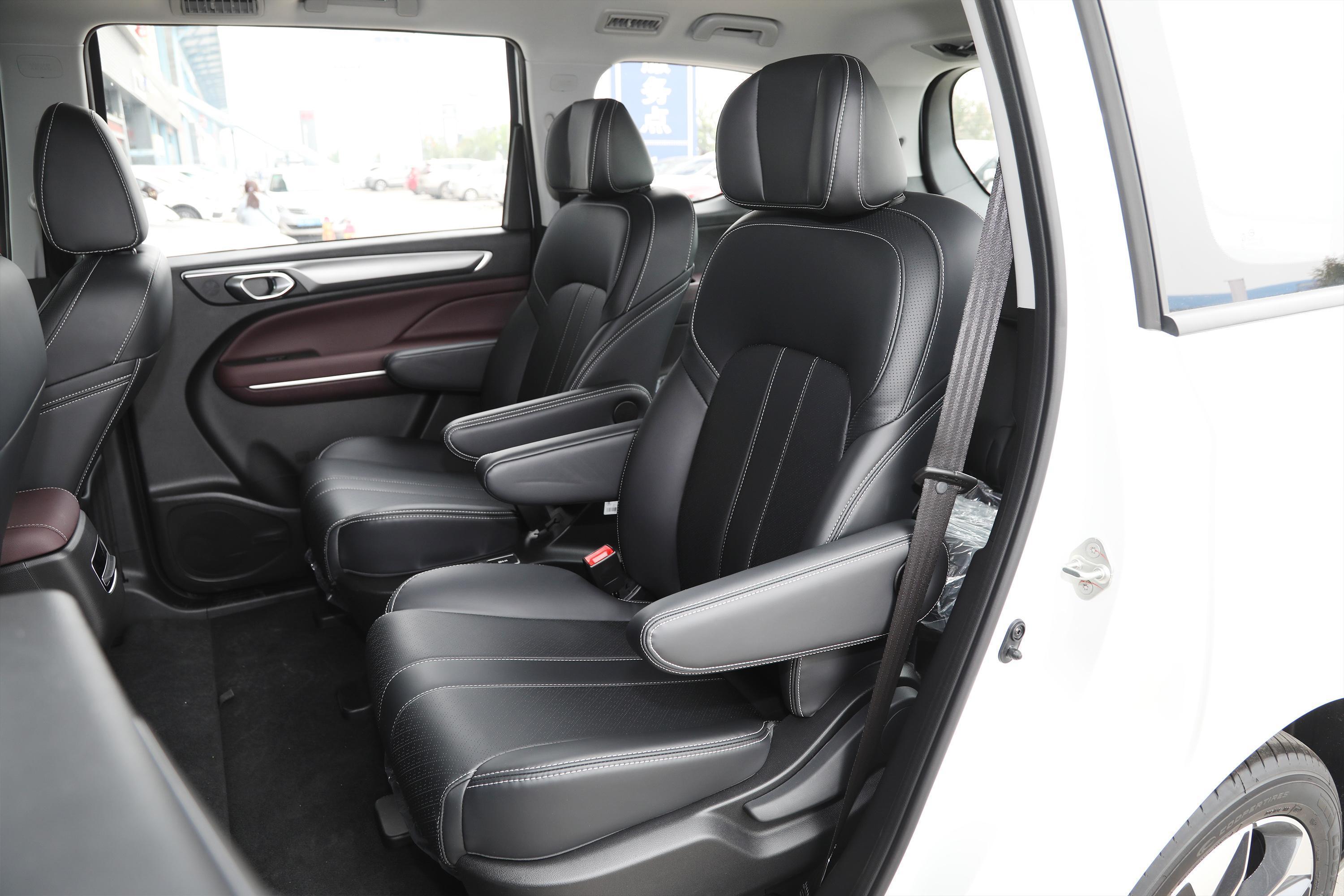 2021款传祺m6pro270t双离合豪华版7座