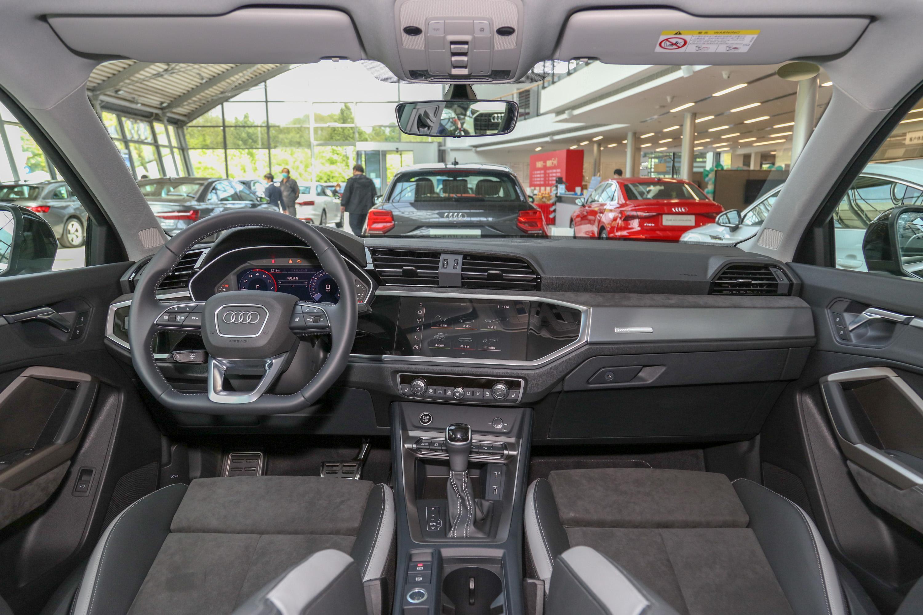 2021款 奥迪q3 35 tfsi 时尚动感型内饰