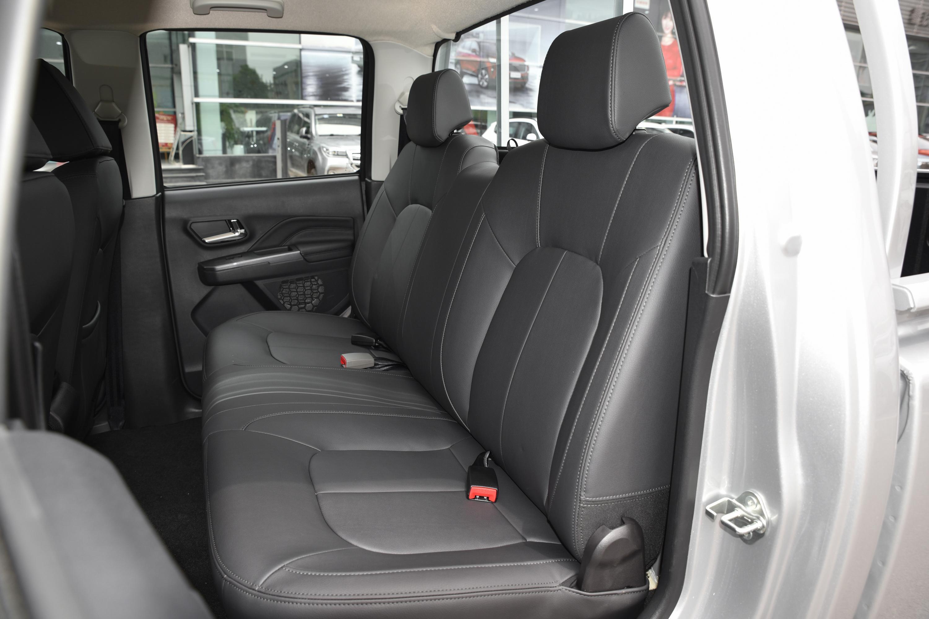 2021款风骏520t手动四驱长货箱精英型柴油