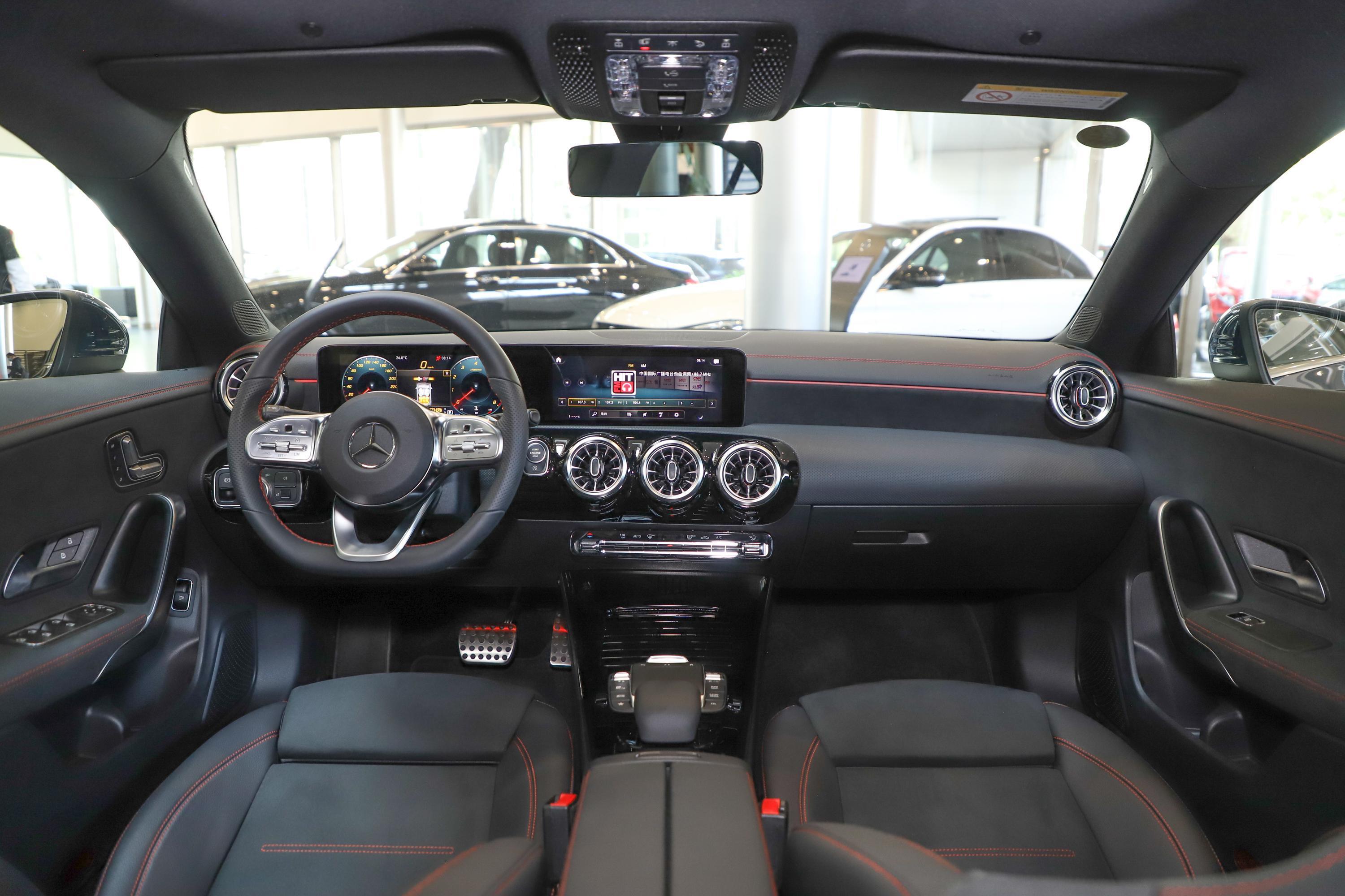 2021款 奔驰cla级 cla 200内饰