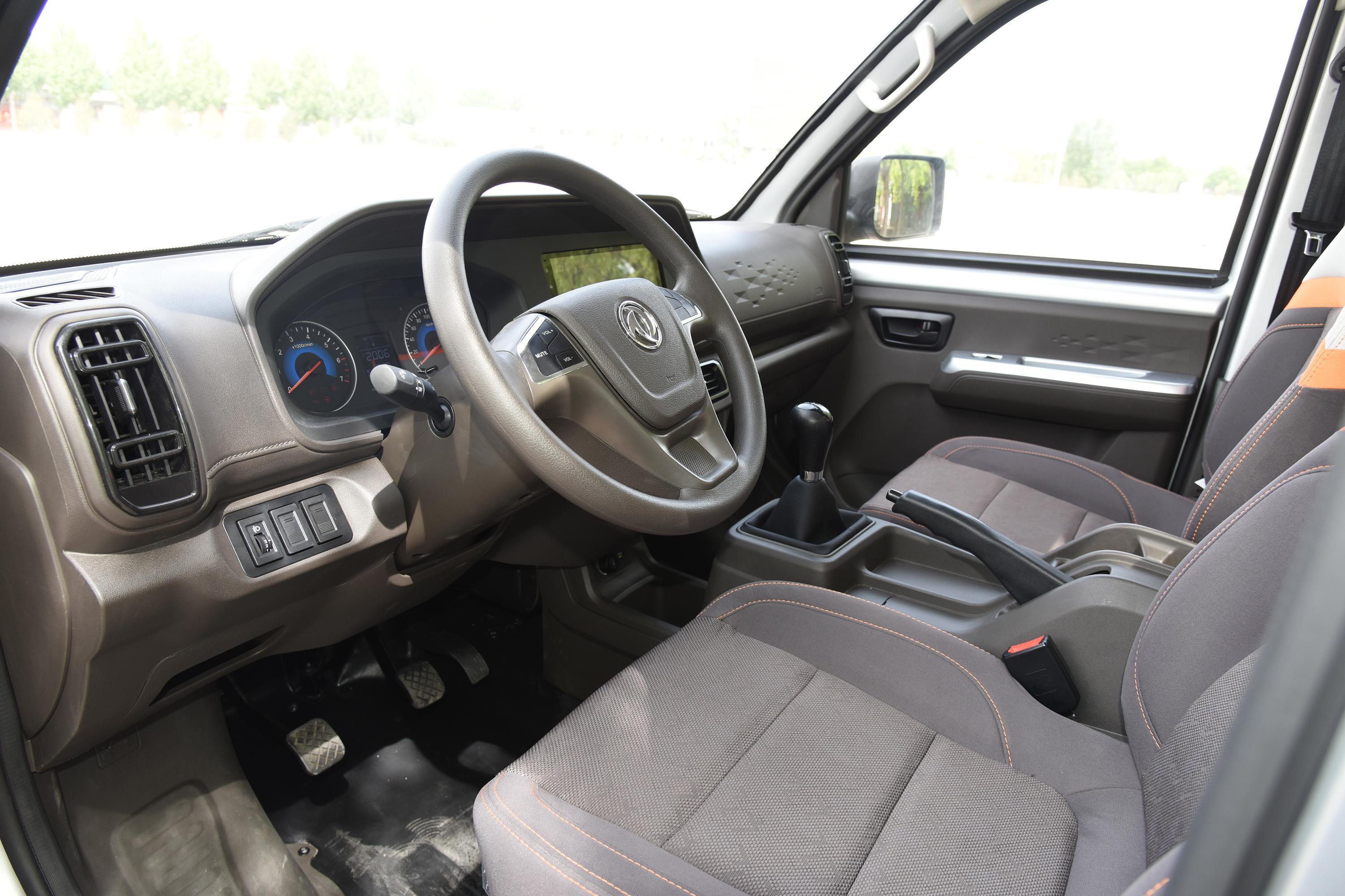 2021款 东风小康c71 2.0l 手动 lv1超牛加长版内饰