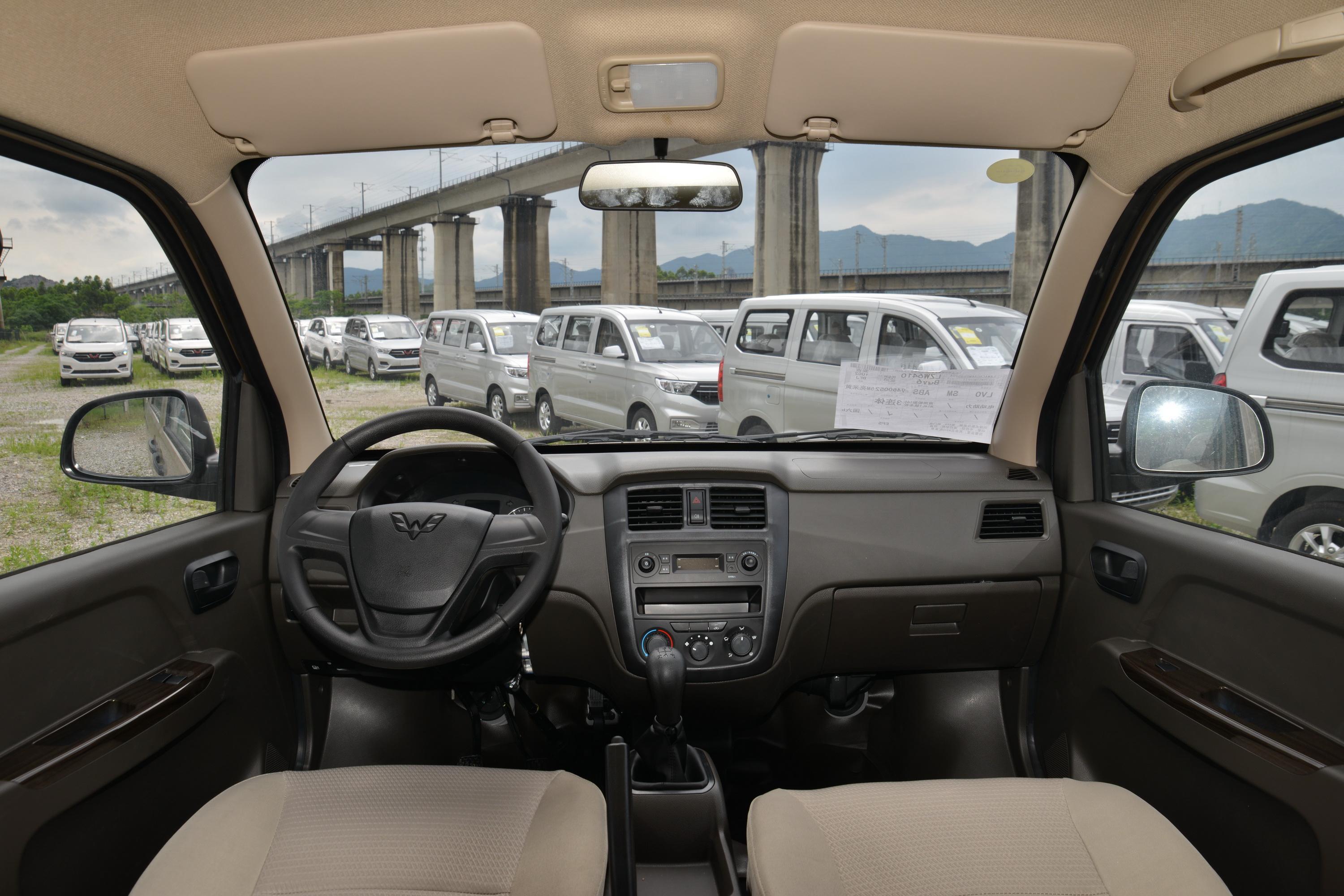 2021款 五菱荣光s 1.2l 标准型(助力版) 5座 国vi内饰