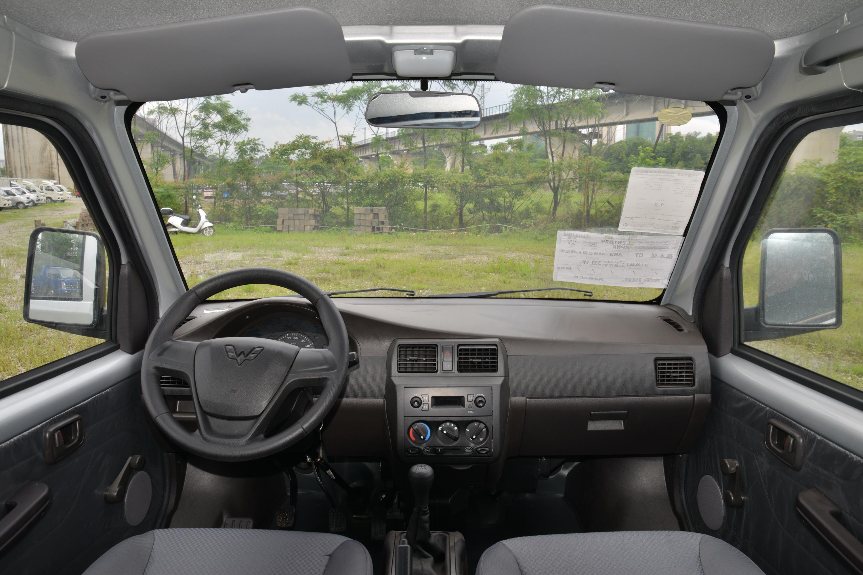 2021款 五菱荣光小卡 1.5l 手动 双排 标准型空调版l3c内饰