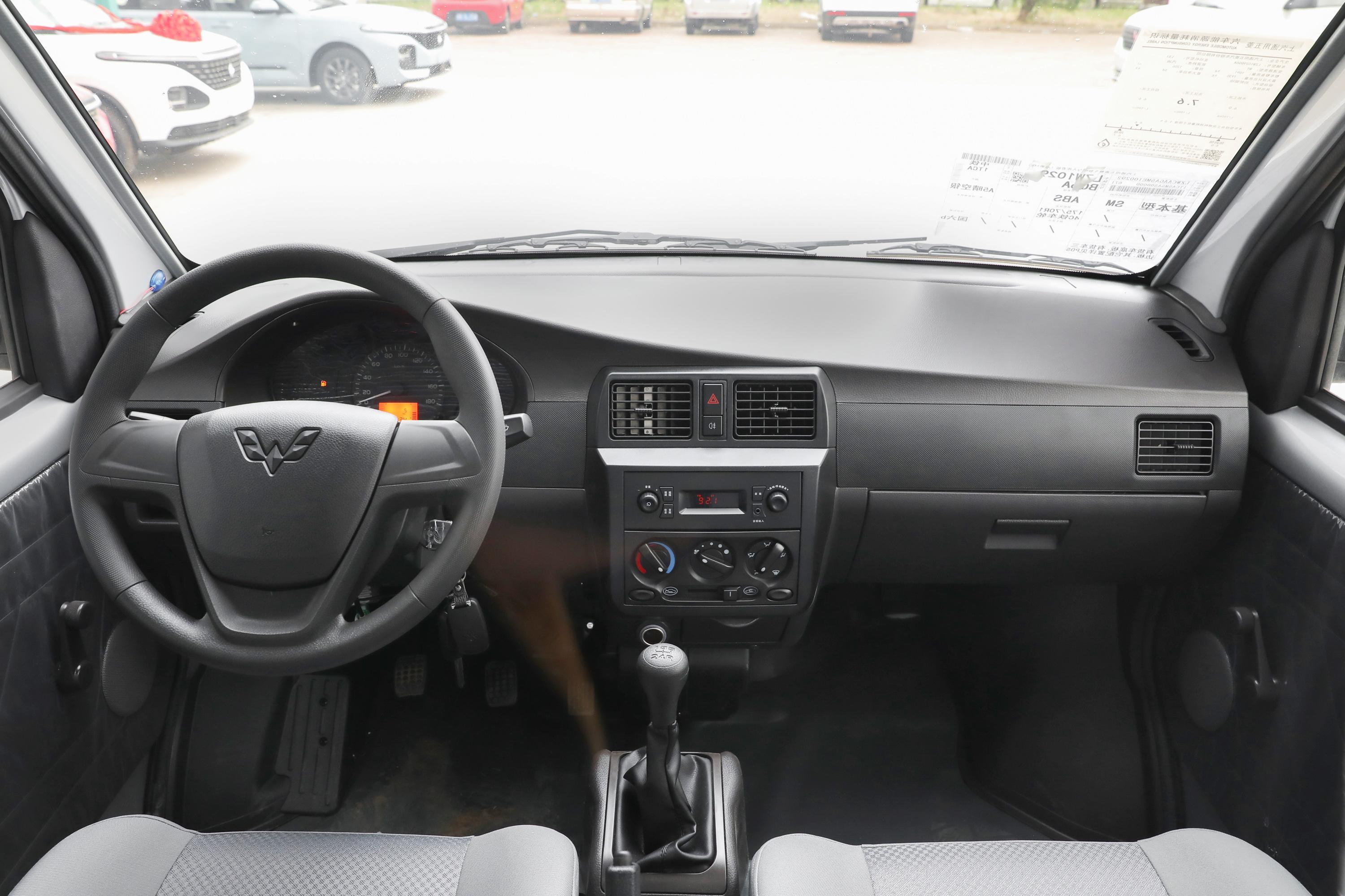 2021款 五菱荣光小卡 1.2l 手动 单排 基本型lsi内饰