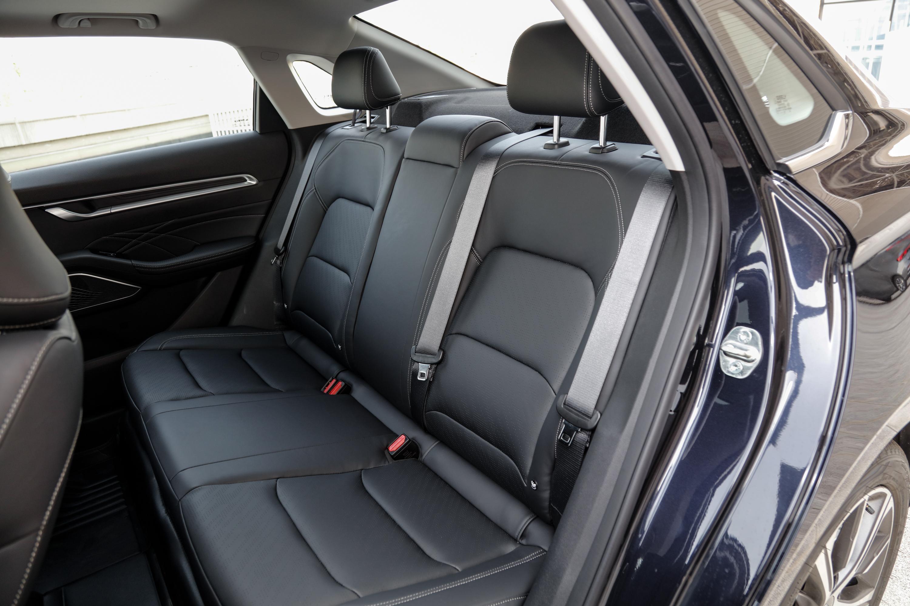 2022款 帝豪 第4代 1.5l cvt尊贵型空间