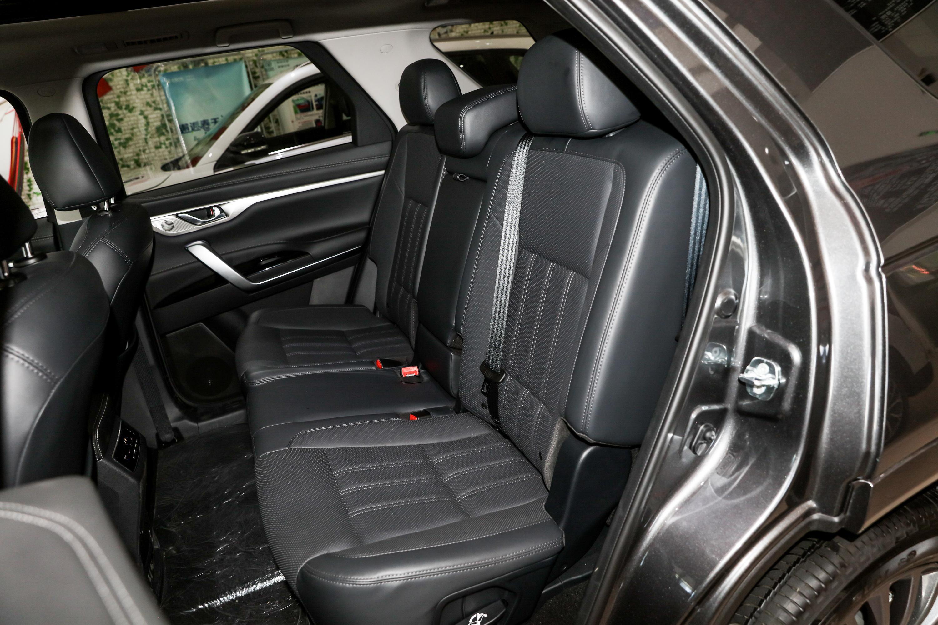 2021款长安cs9520t手自一体四驱尊贵版7座