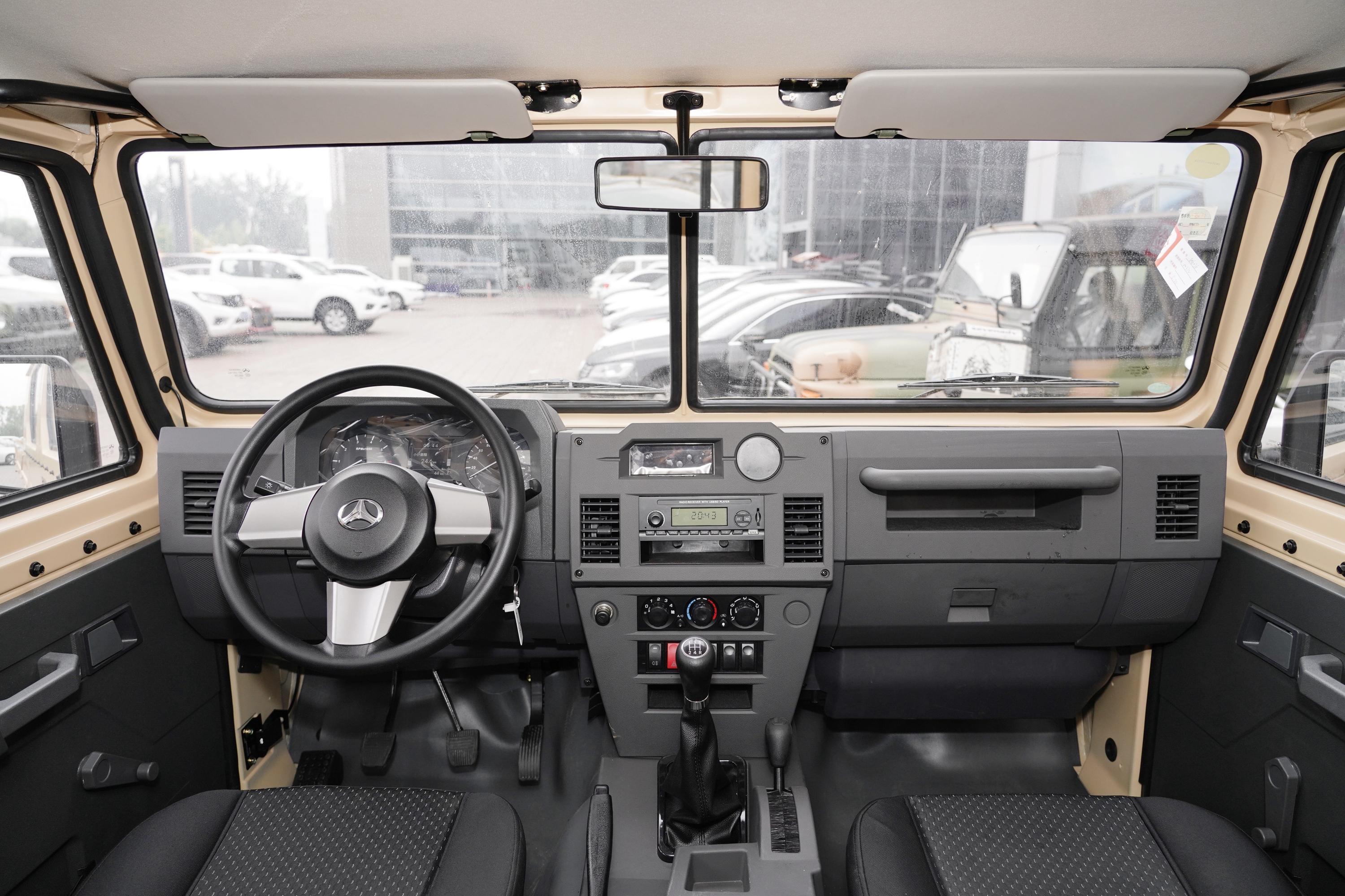 2020款 勇士皮卡 分体 双排 2.4t 手动 3695轴距 柴油 国vi内饰