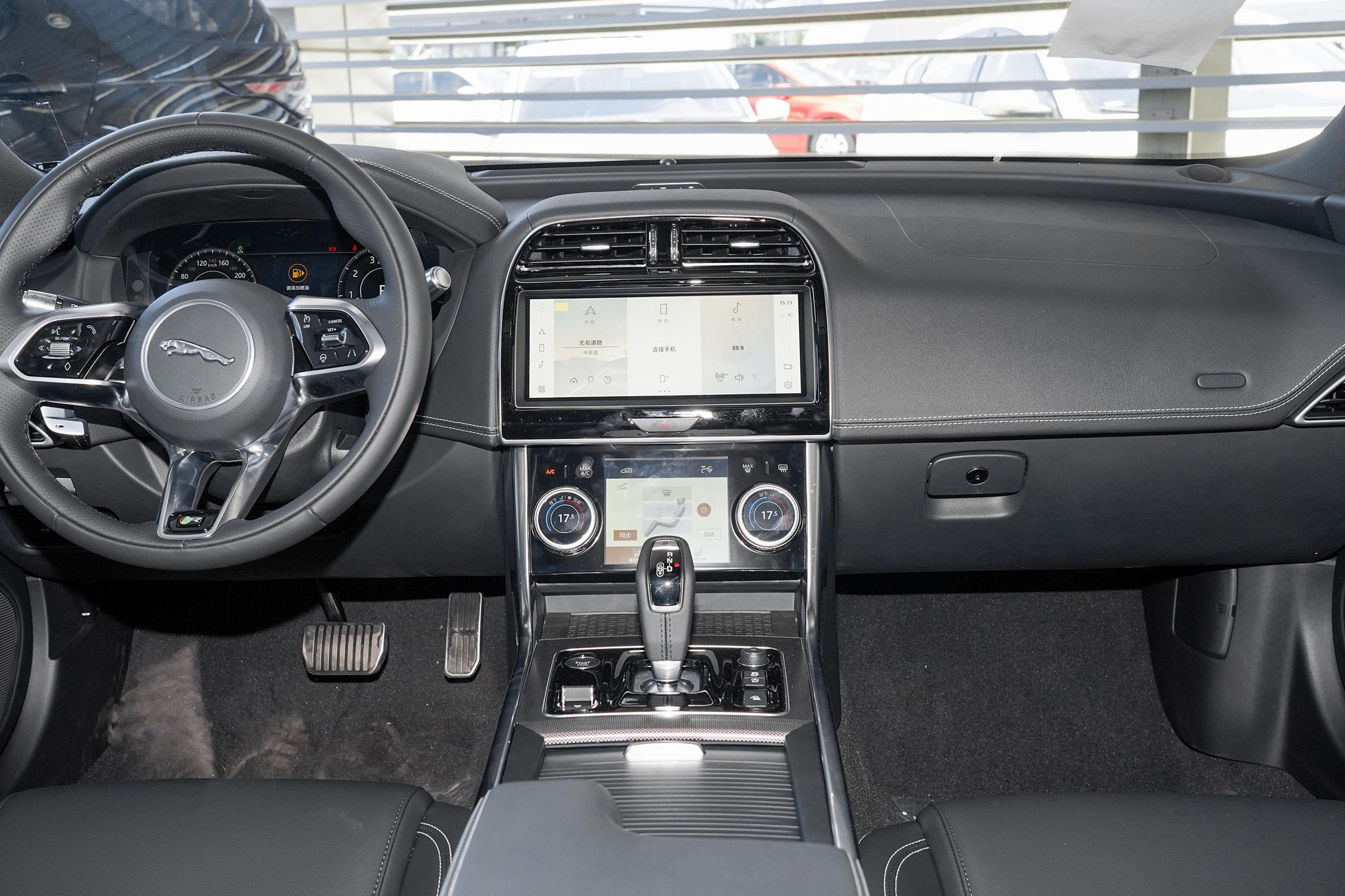 2021款捷豹xelp250科技运动版