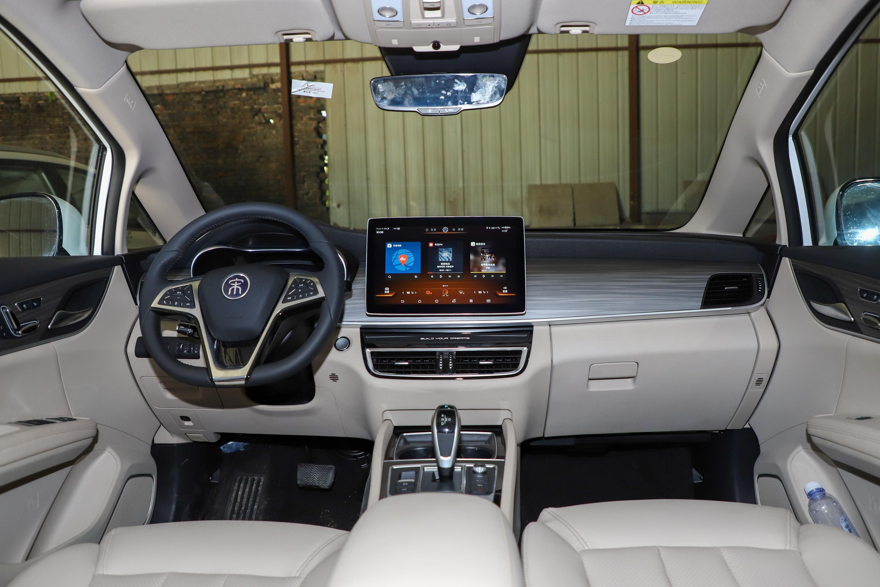 2019款 宋max新能源 dm 1.5ti 双离合 智联致雅版 7座 国vi内饰